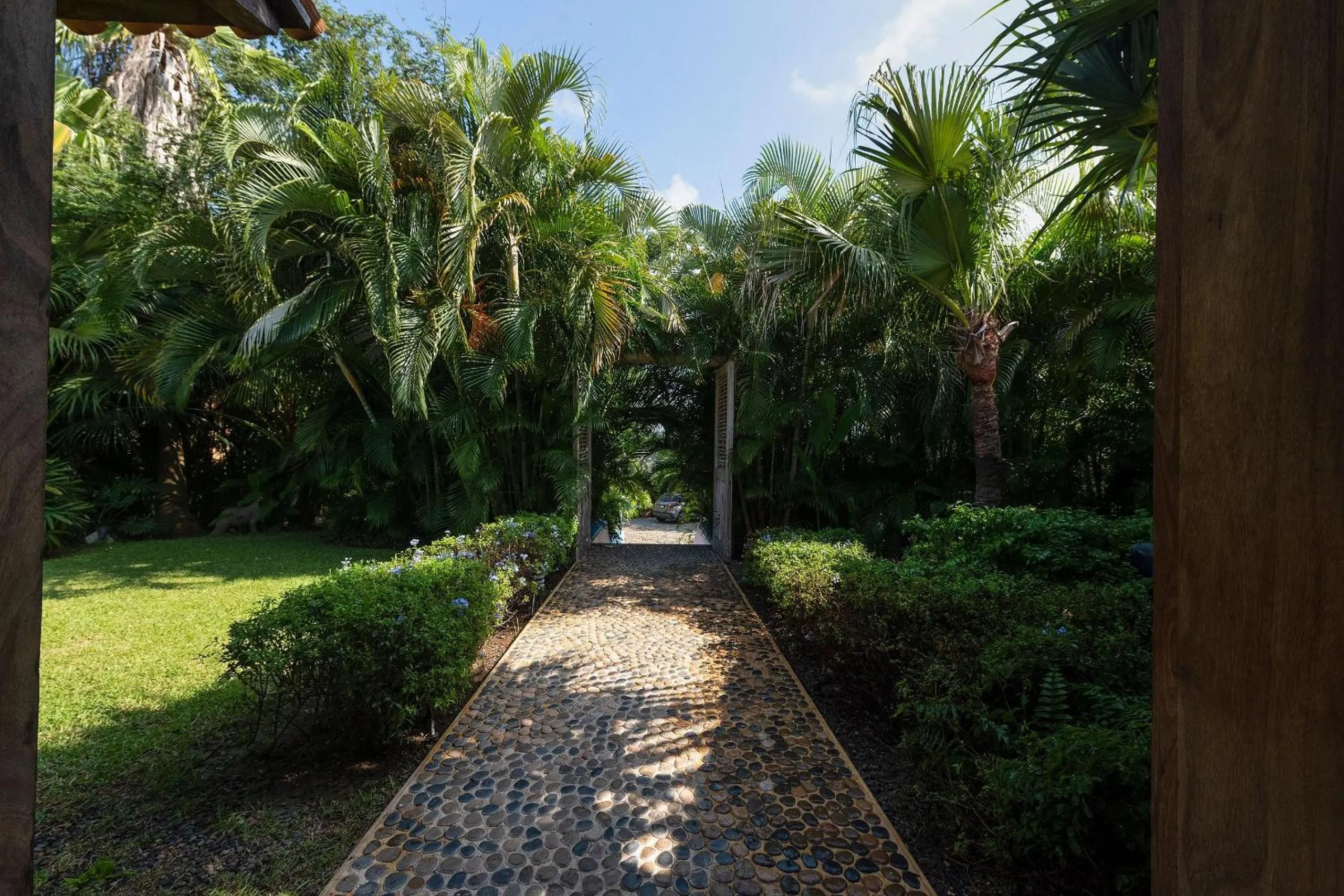 Facade/entrance in Casa Aries, Careyes