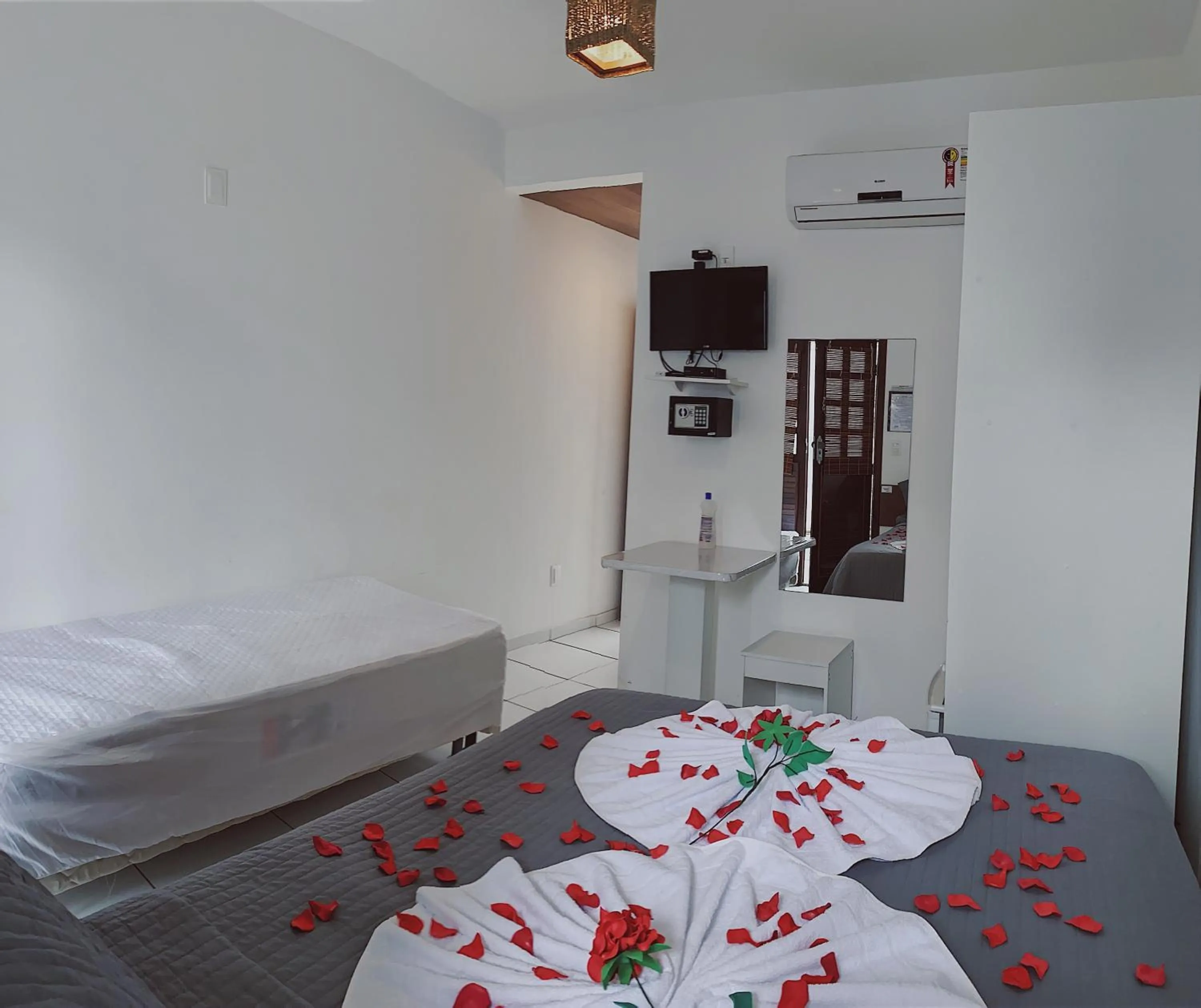 Photo of the whole room, Bed in Pousada Brasil Caribe