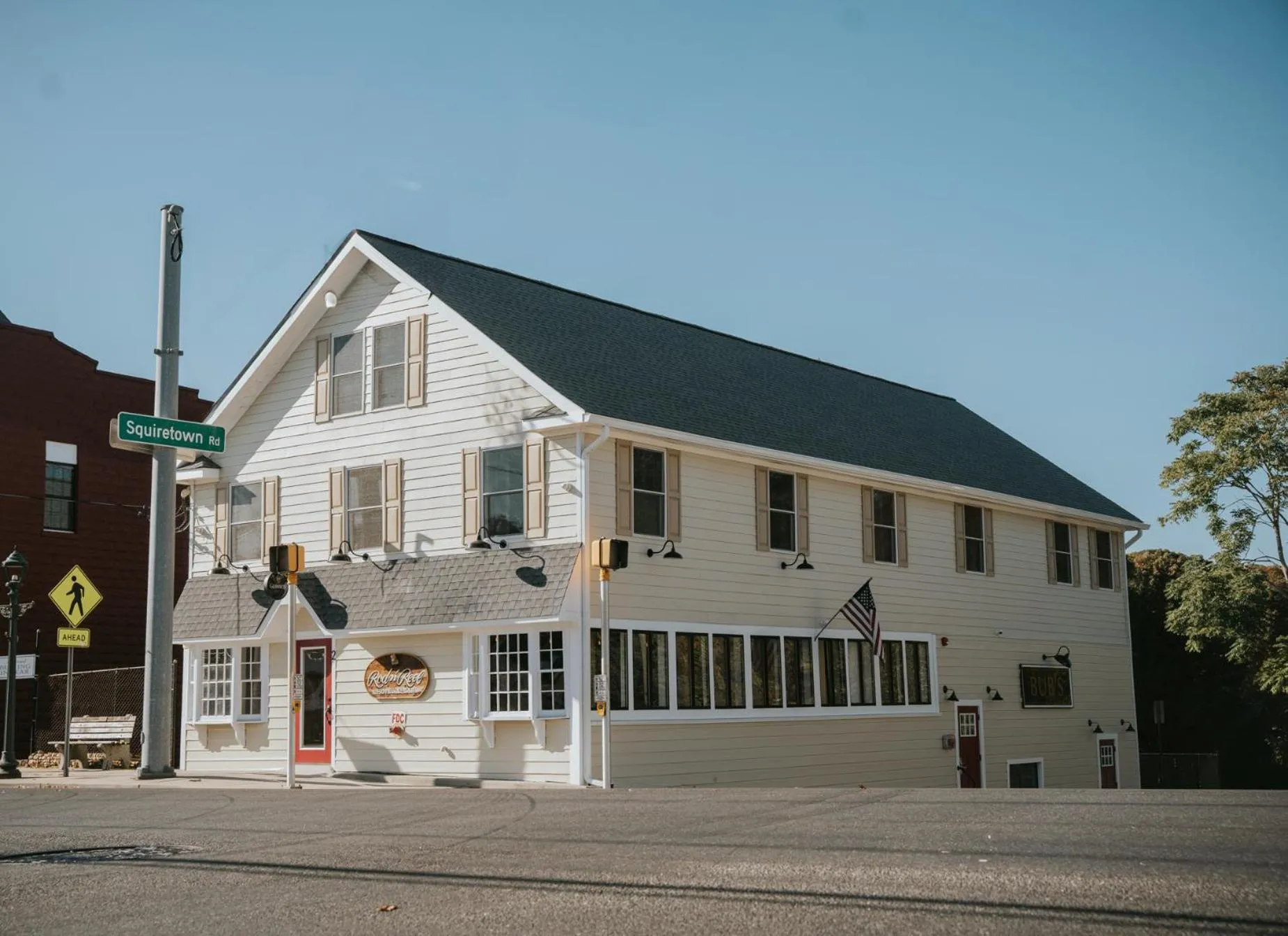 Hampton Bays Hotel On Main