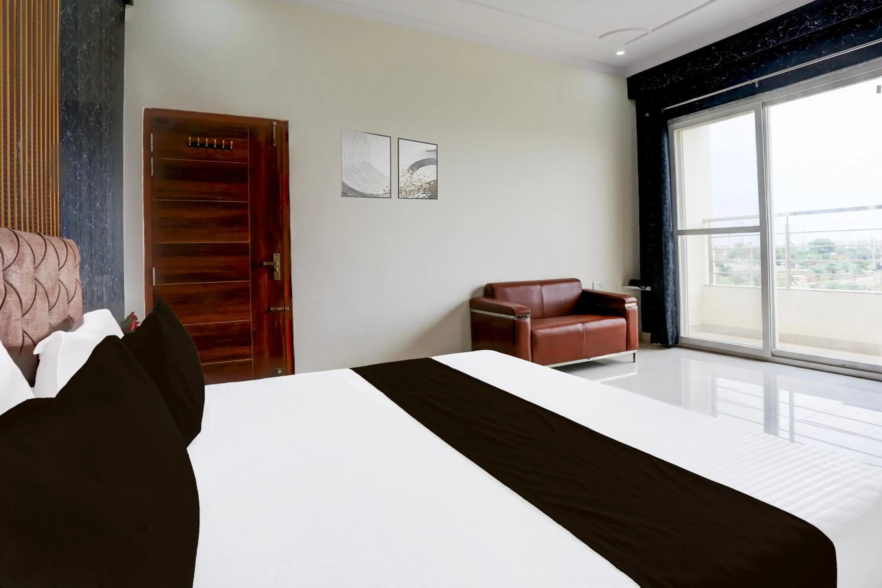 Bedroom, Bed in Hotel O BGM