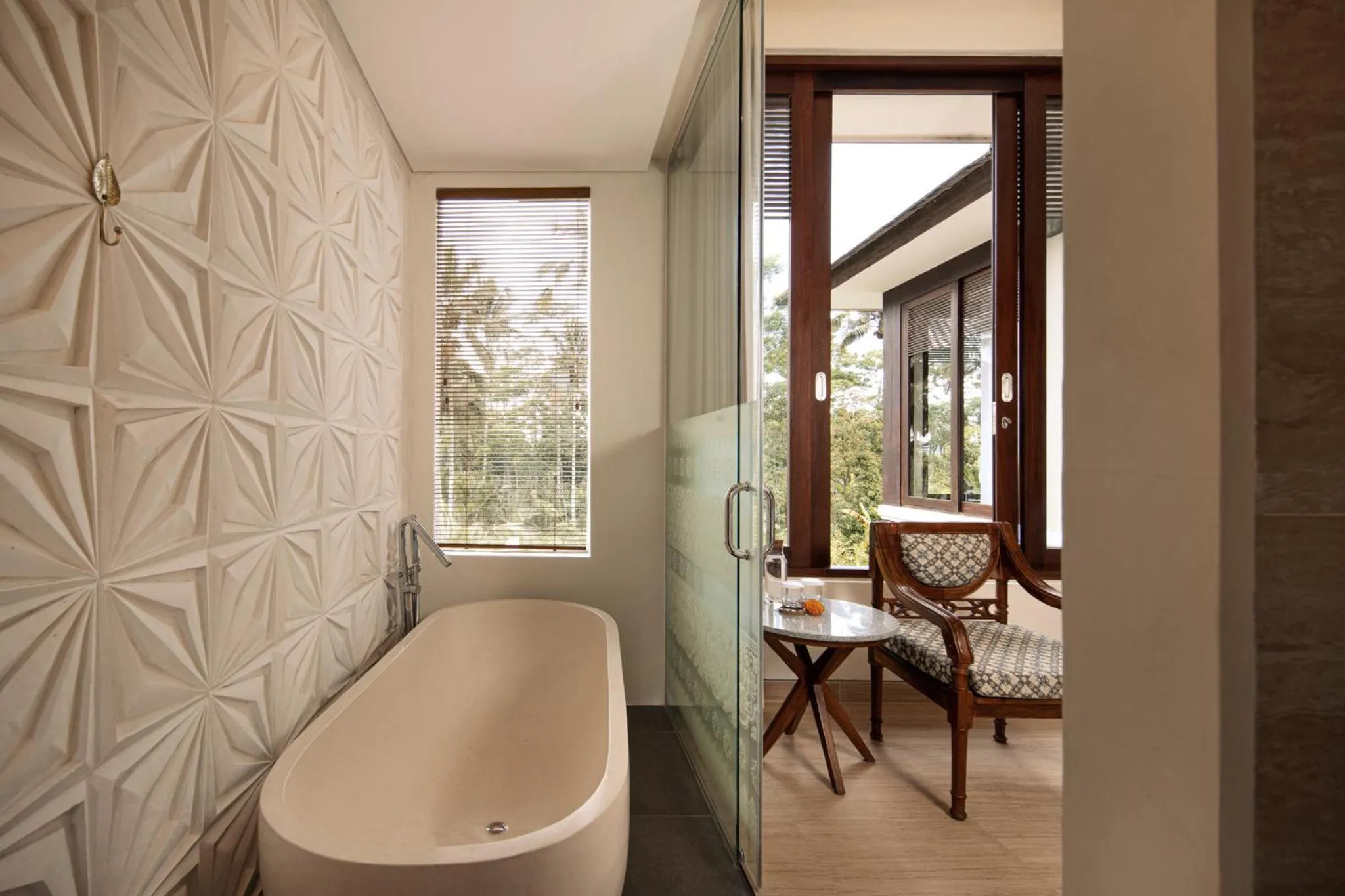 Bath in Khastana Hadi Tegallalang, Ubud