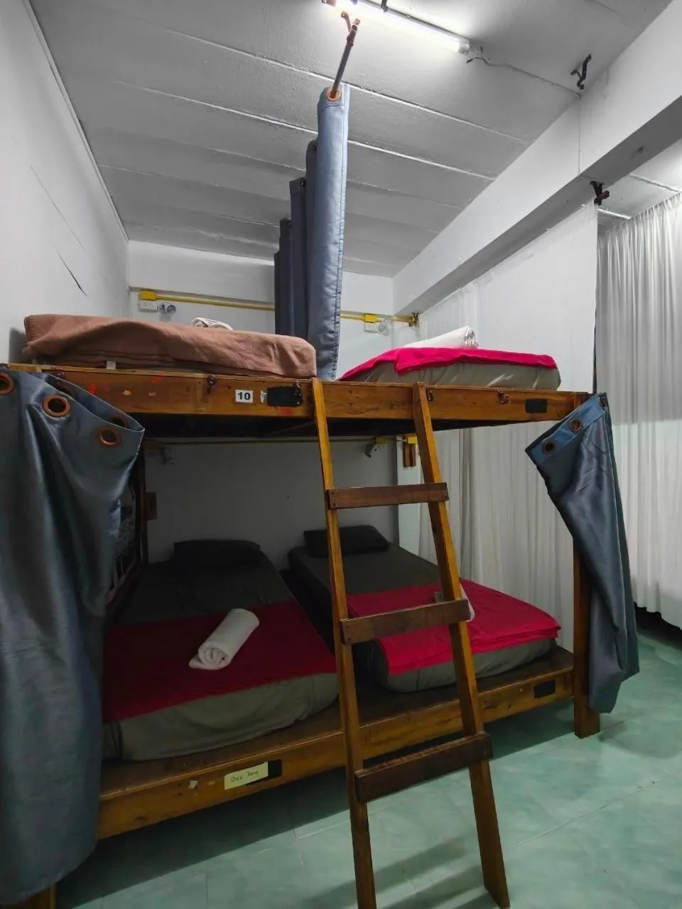 Bed in Phangan Hostel - Haadrin Homestay