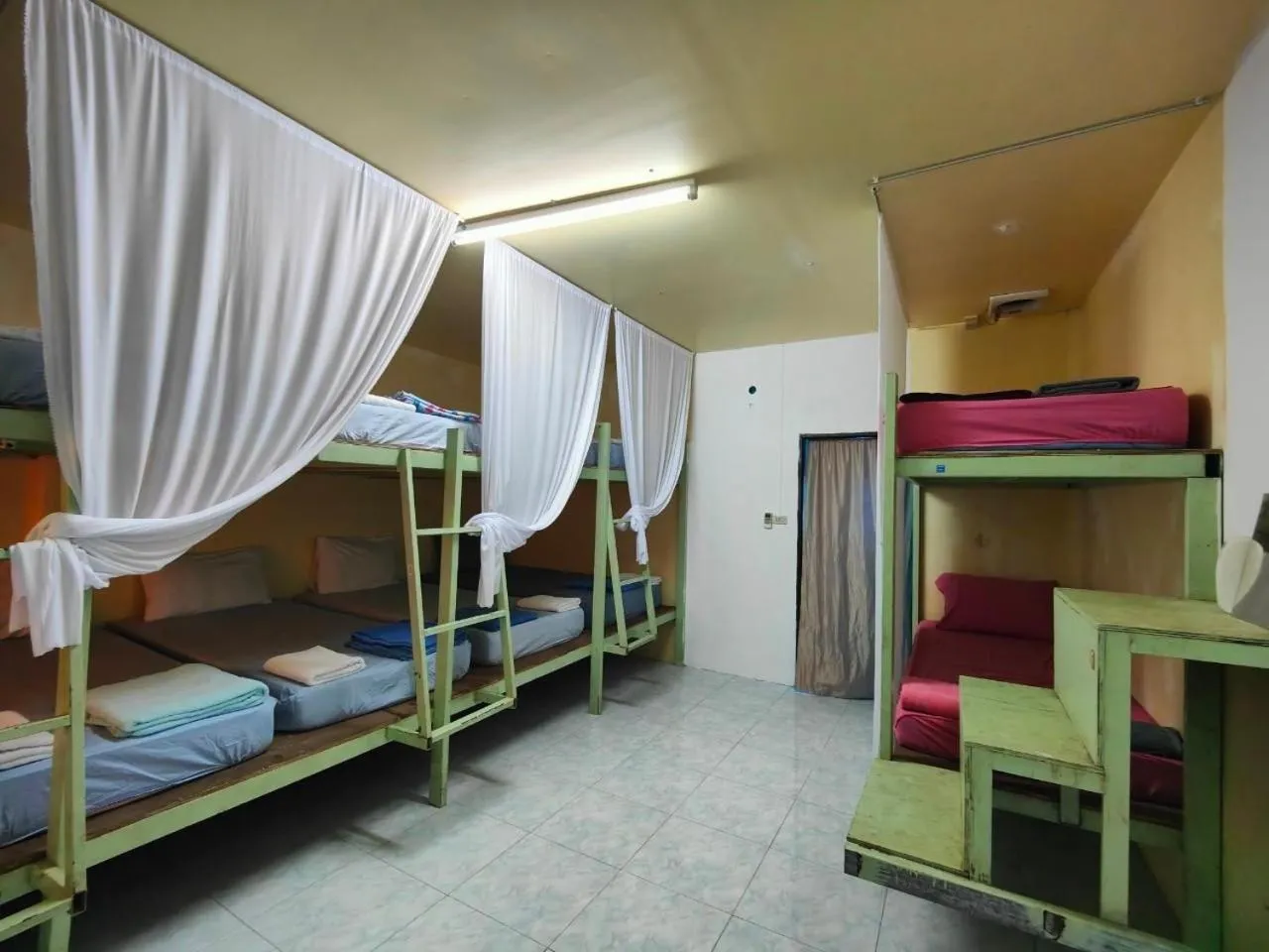 Bedroom, Bed in Phangan Hostel - Haadrin Homestay