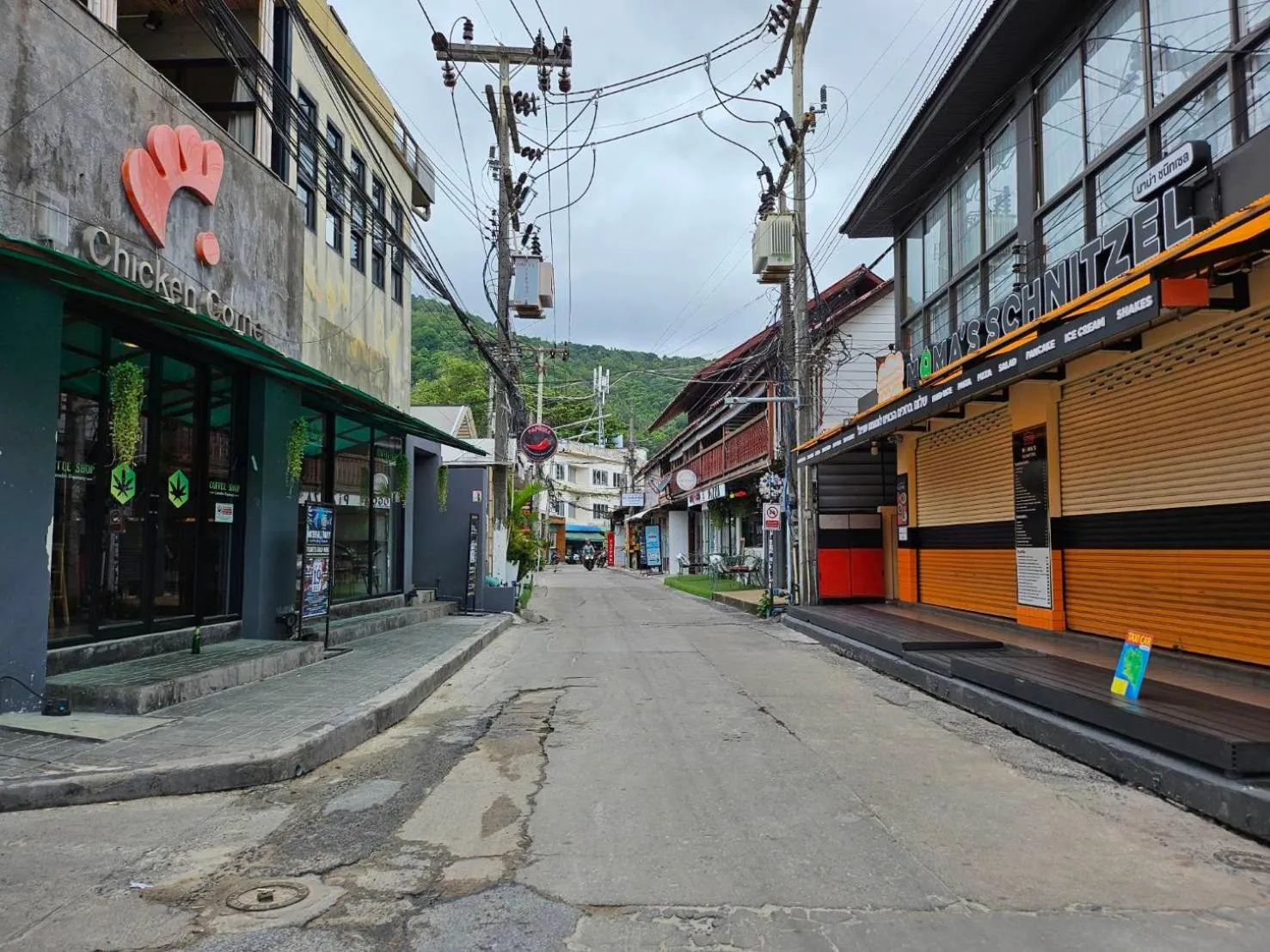 Street view in Phangan Hostel - Haadrin Homestay