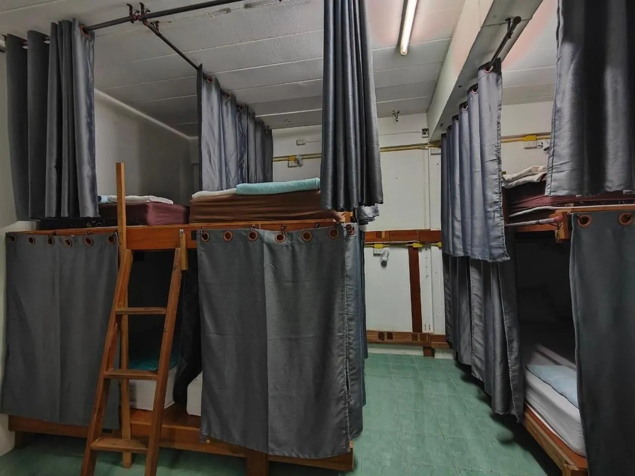 Bed in Phangan Hostel - Haadrin Homestay