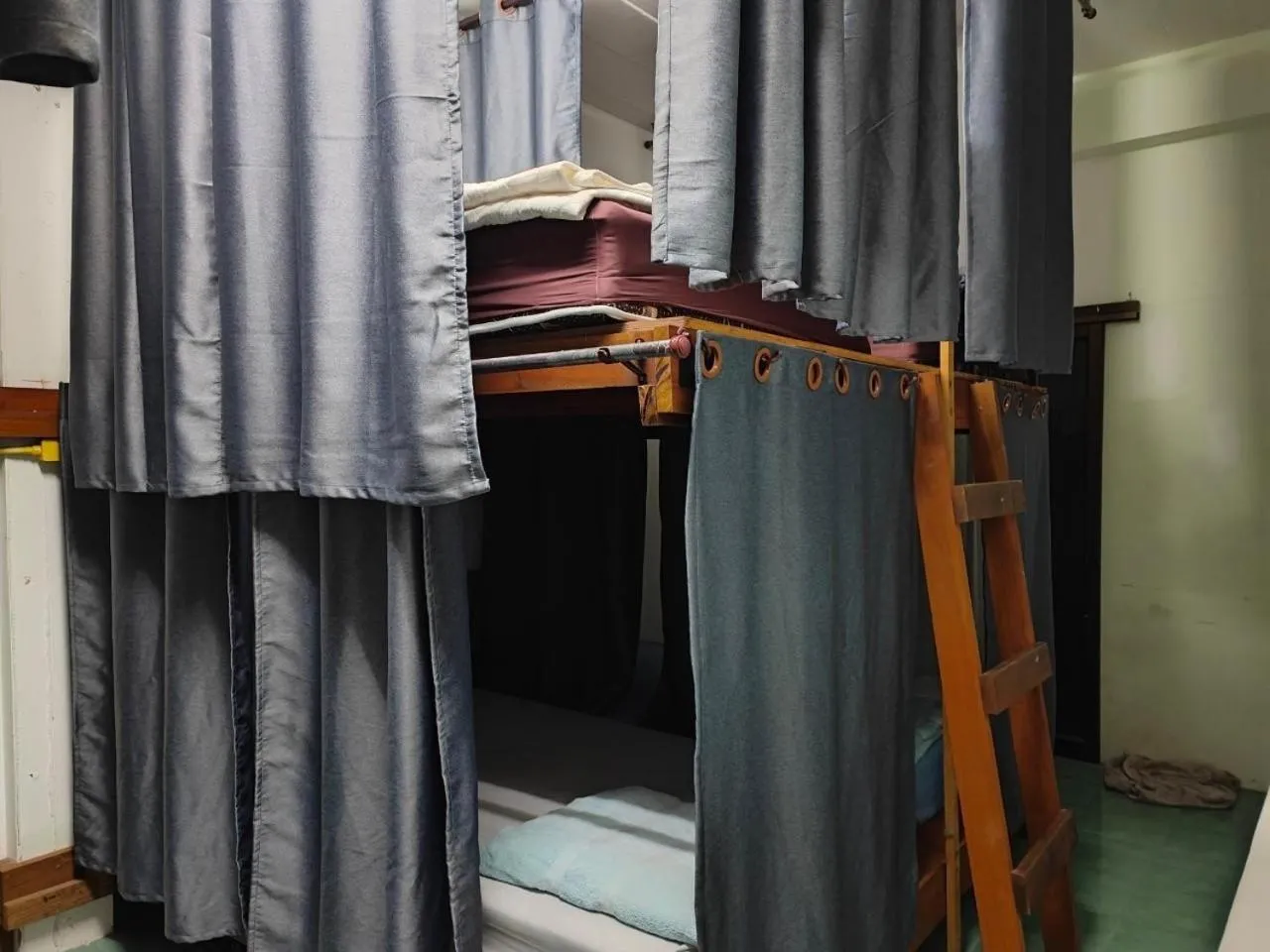Bed in Phangan Hostel - Haadrin Homestay