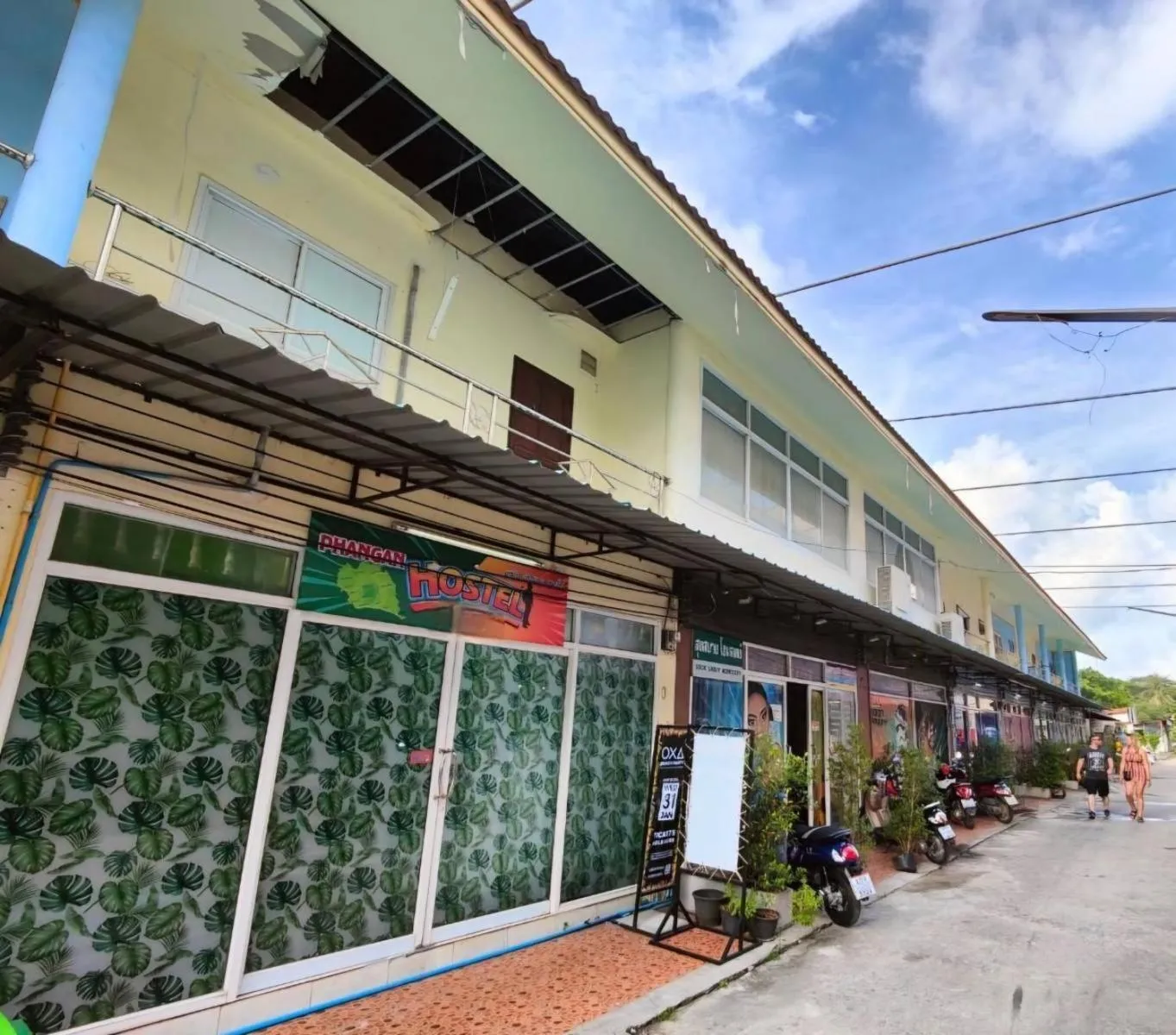 Property building in Phangan Hostel - Haadrin Homestay