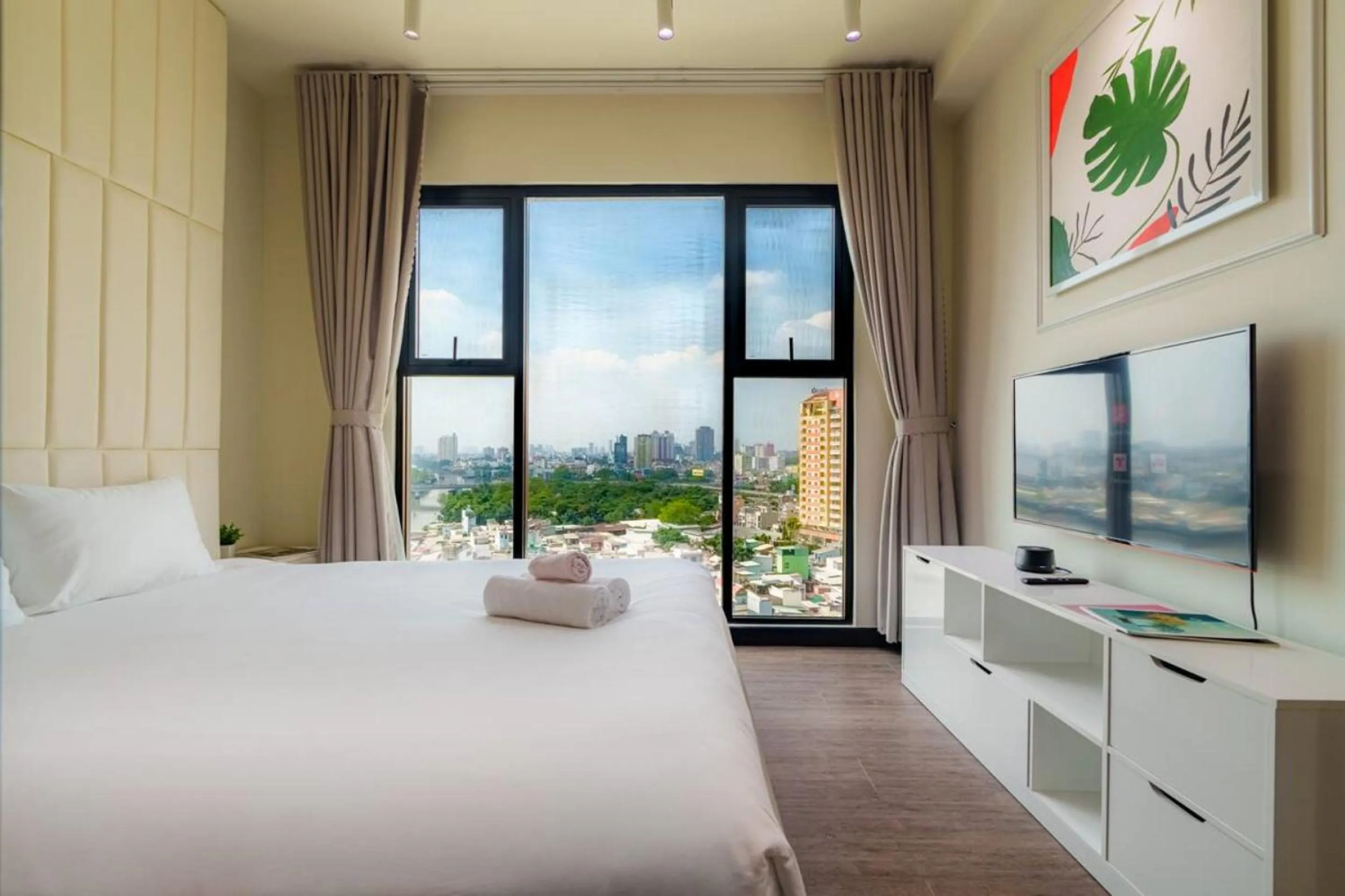 Communal lounge/ TV room in Imperial De La SoL District 4