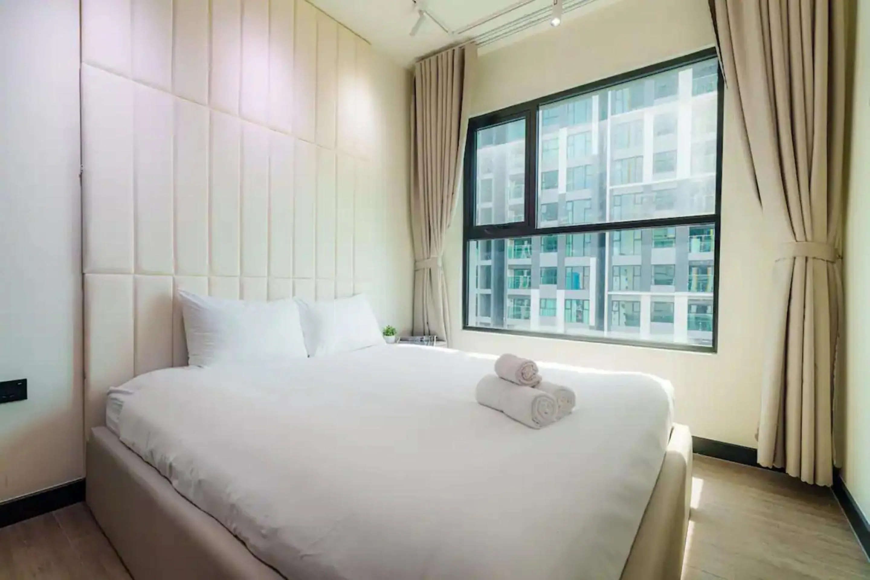 Bed in Imperial De La SoL District 4