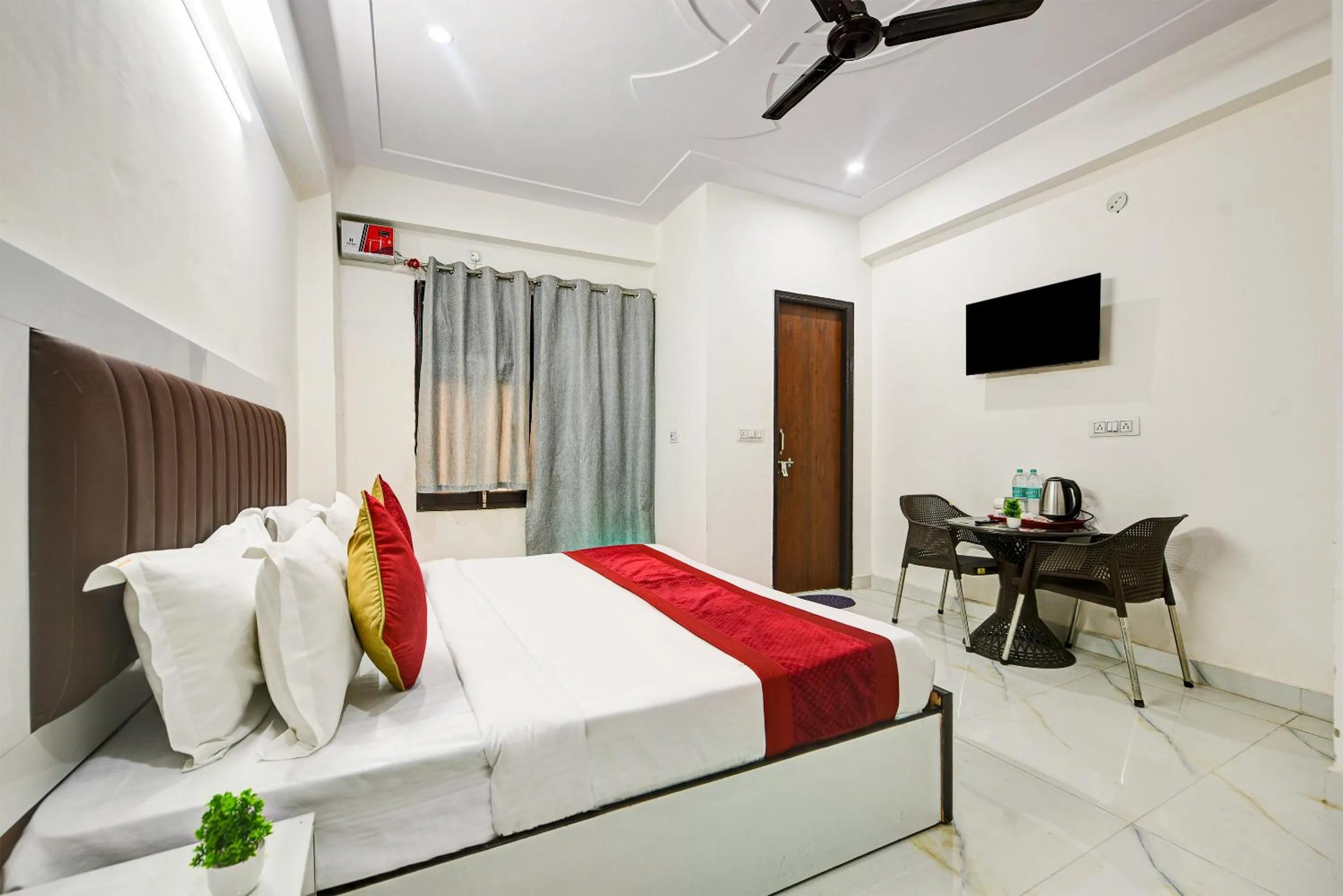 TV and multimedia, Bed in Hotel Krishna Tower