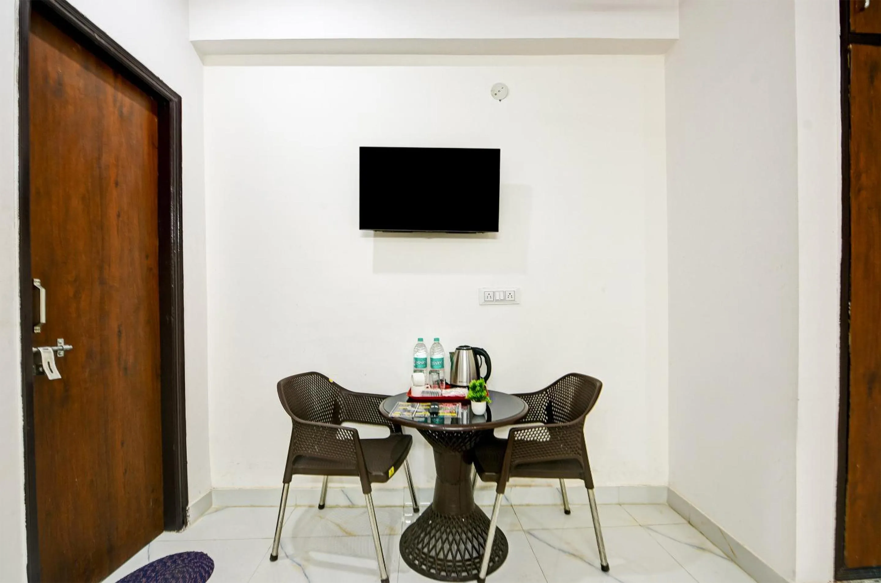 TV and multimedia in Hotel Krishna Tower
