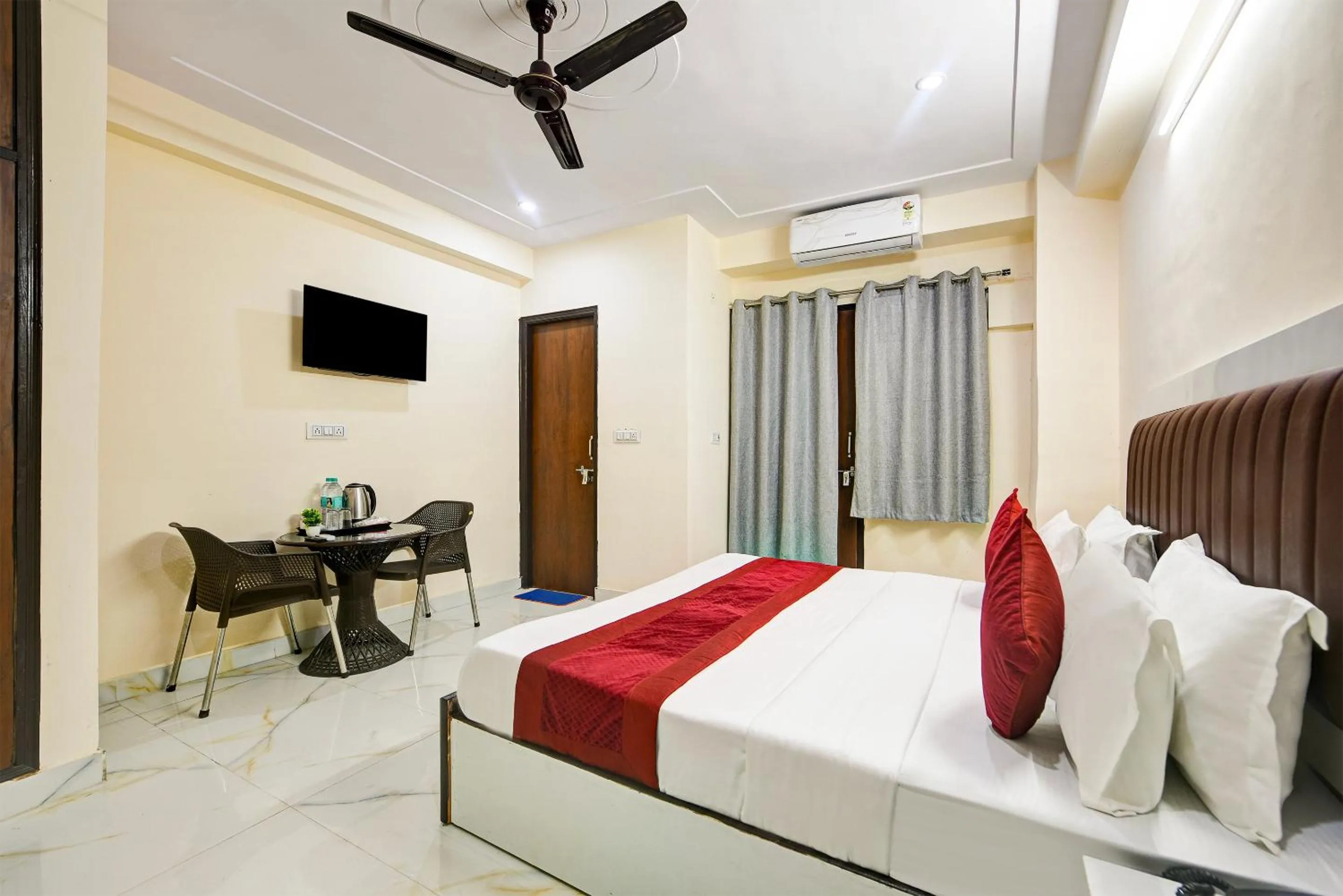 Bed in Hotel Krishna Tower