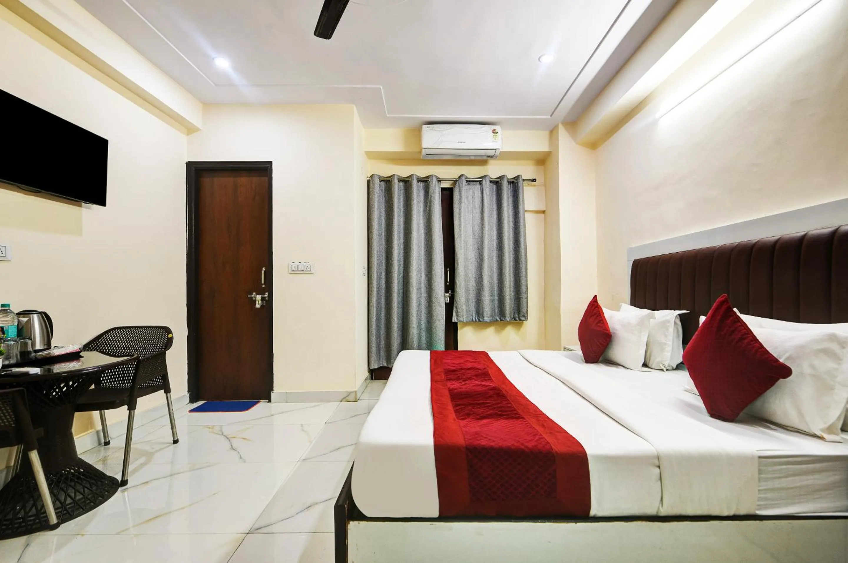 Bed in Hotel Krishna Tower