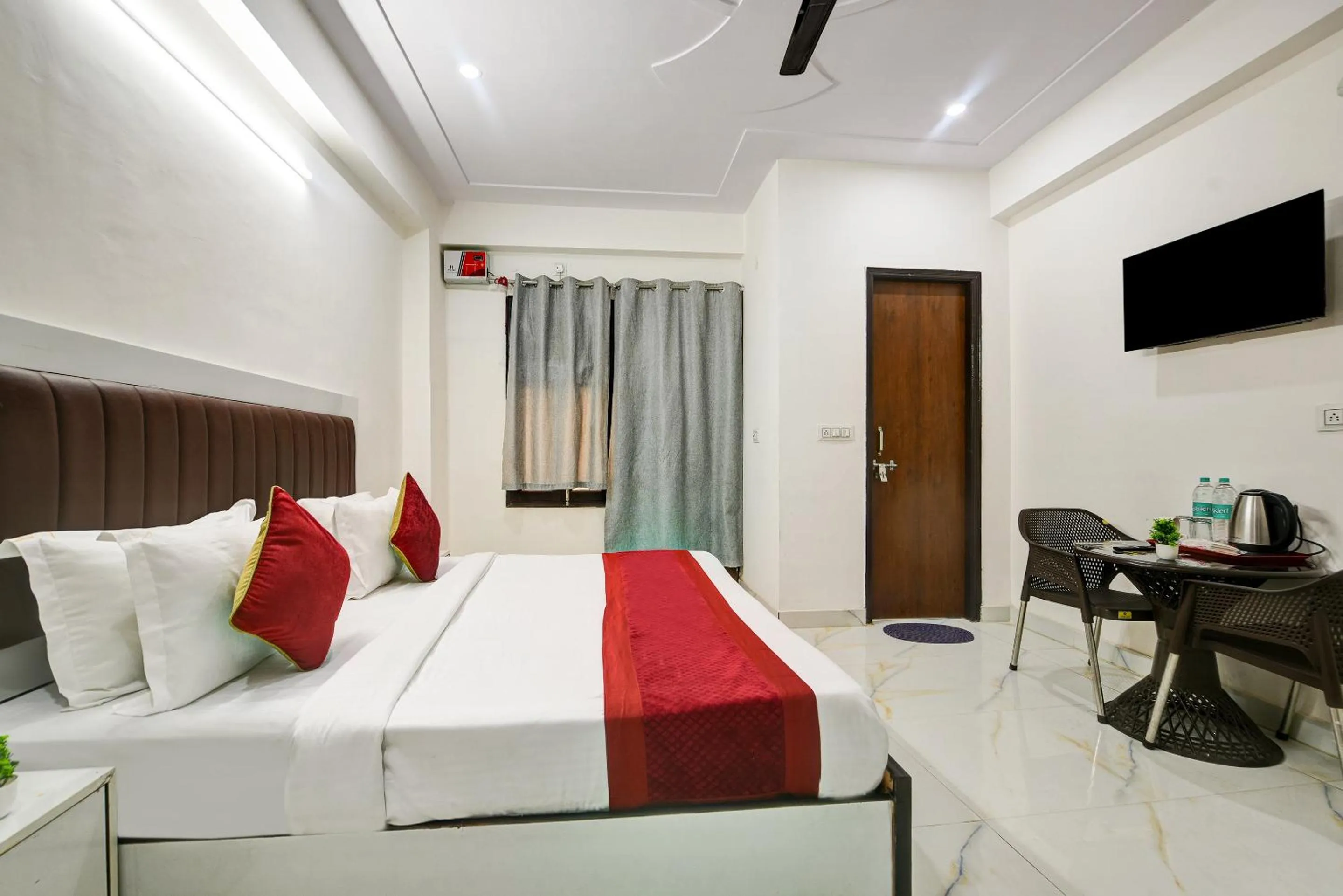 Bed in Hotel Krishna Tower