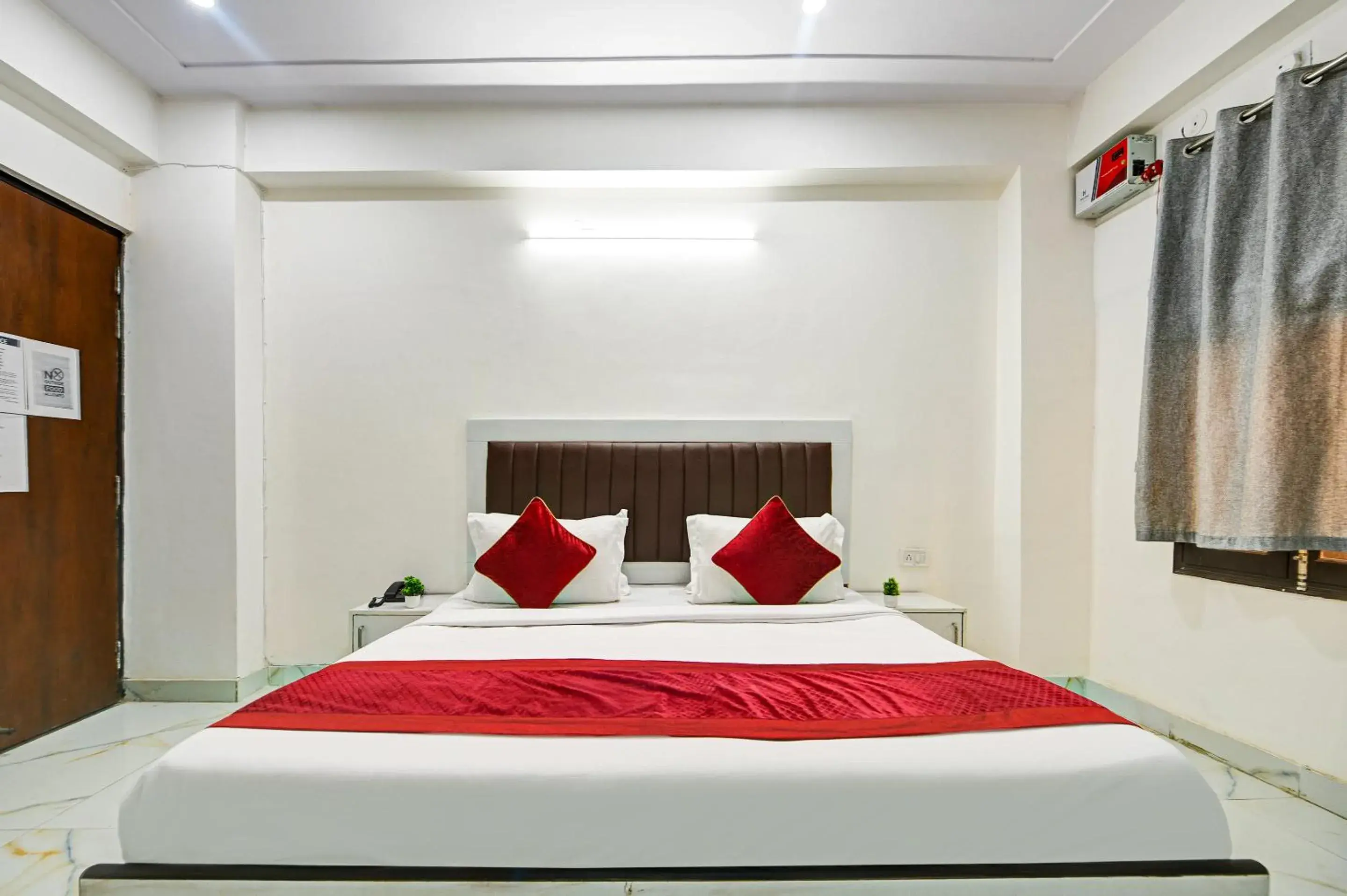 Bed in Hotel Krishna Tower Bed in Hotel Krishna Tower