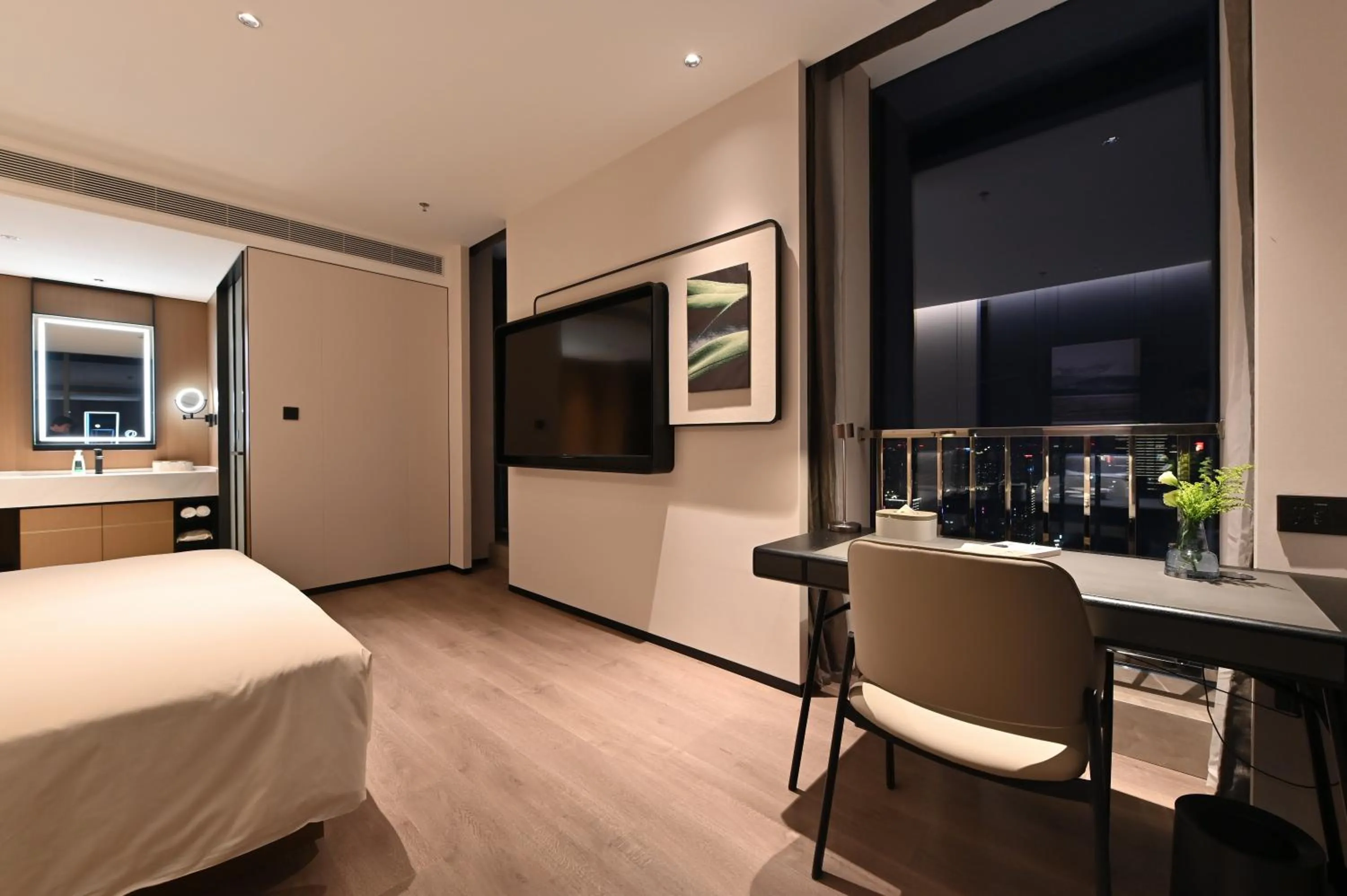 Photo of the whole room, Bed in Atour Hotel Shenyang Taiyuan Street Democracy Square