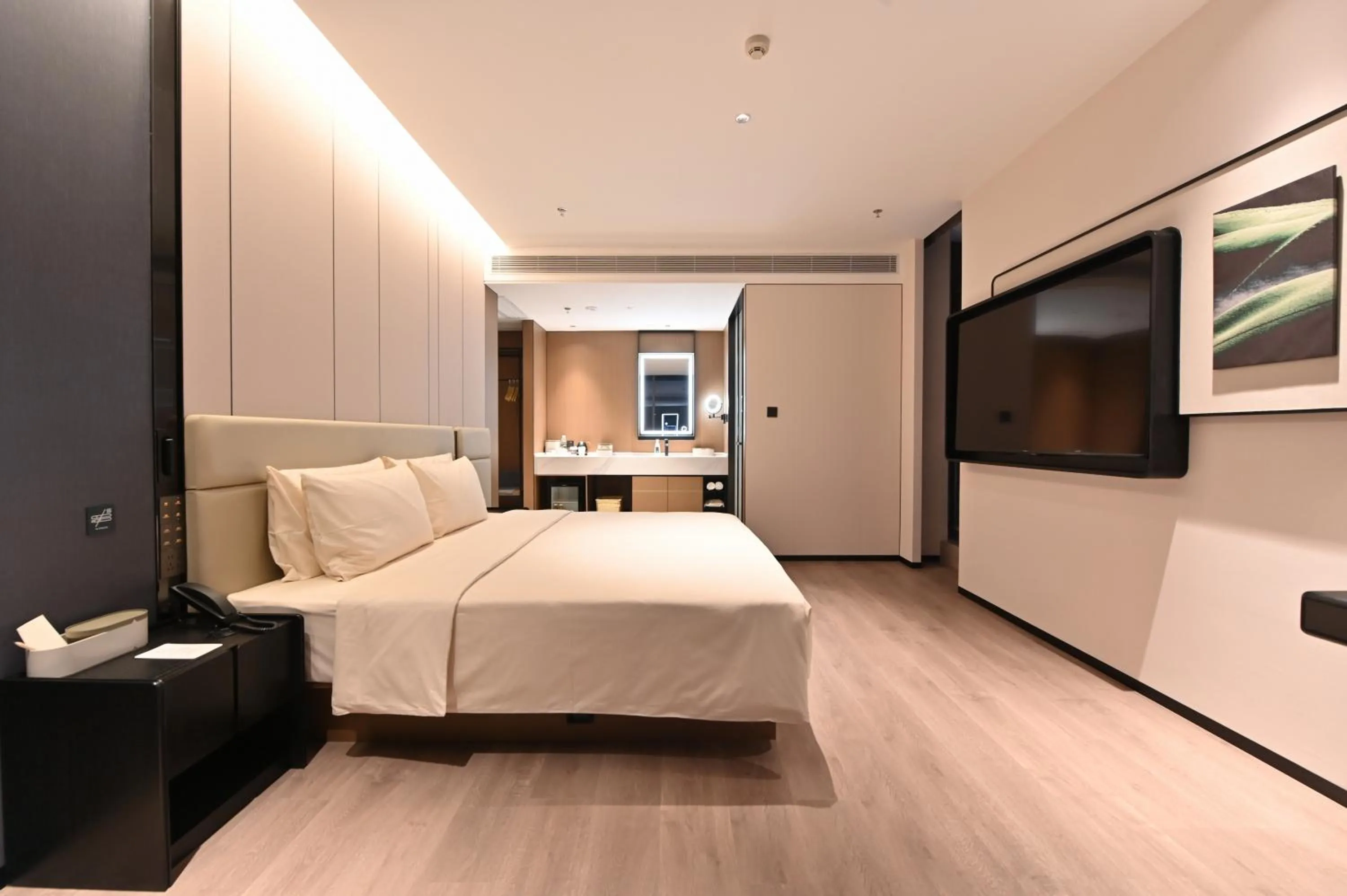 Photo of the whole room, Bed in Atour Hotel Shenyang Taiyuan Street Democracy Square