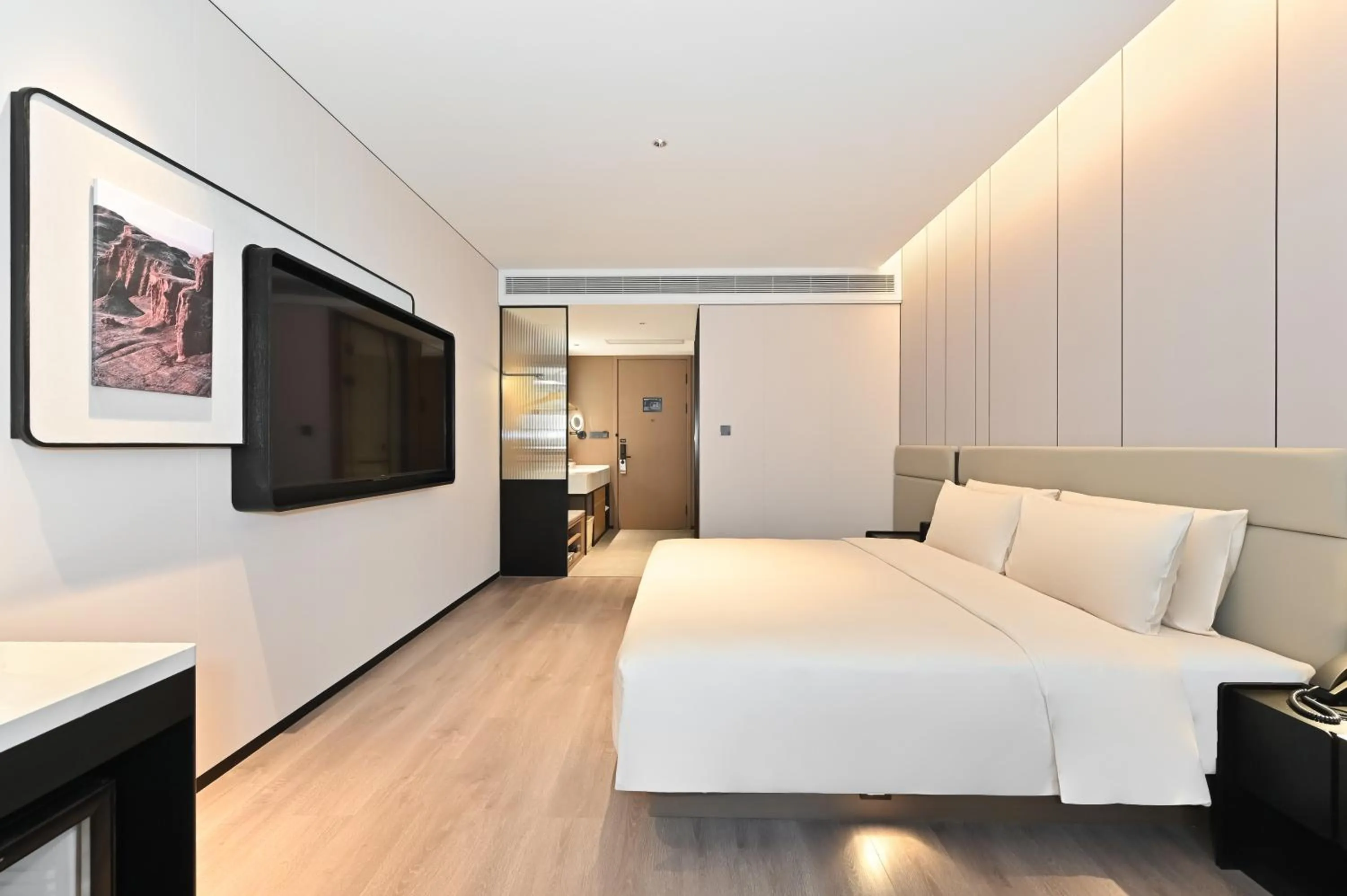 Photo of the whole room, Bed in Atour Hotel Shenyang Taiyuan Street Democracy Square
