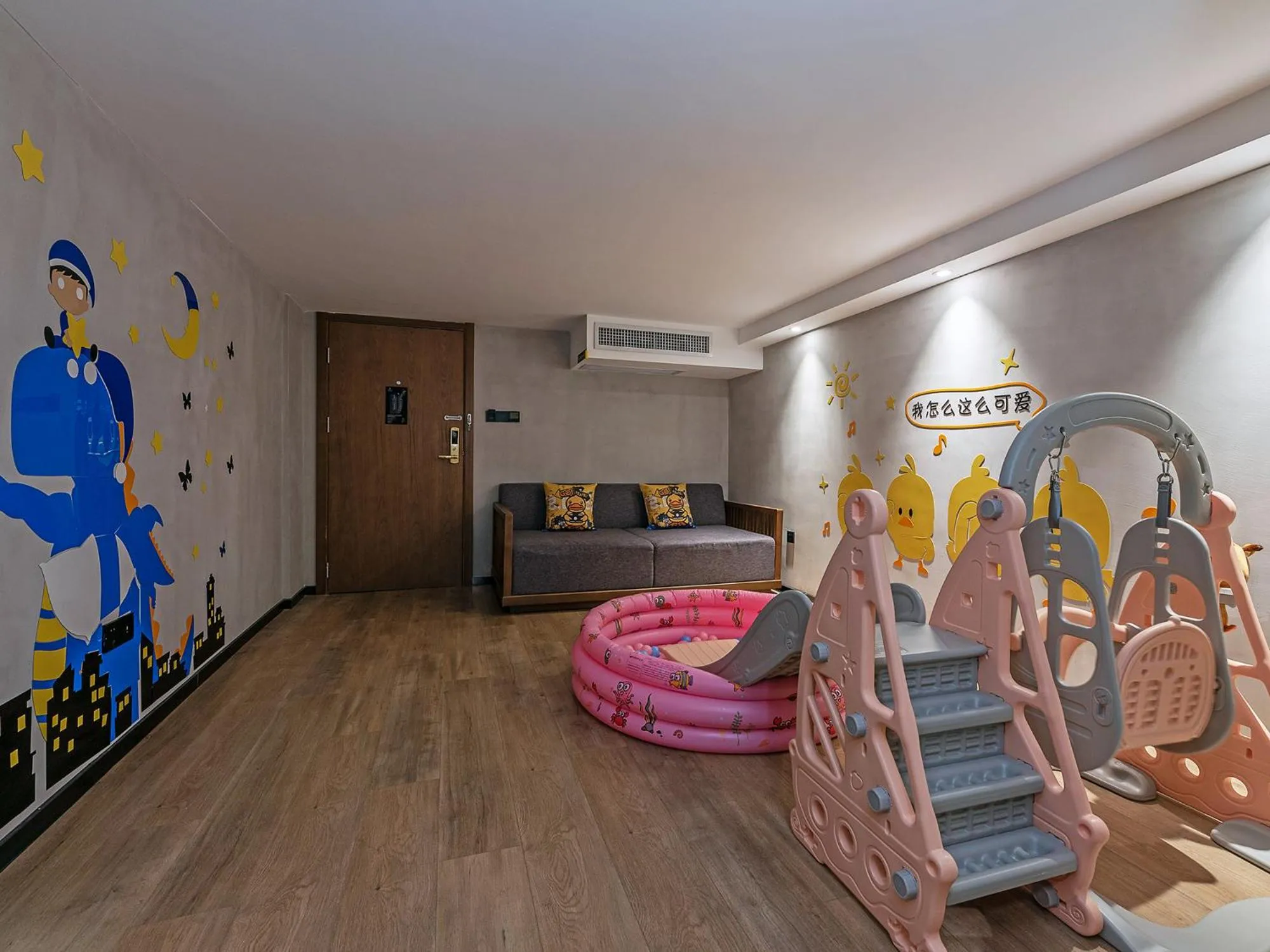 Communal lounge/ TV room in Mehood Lestie, Xiamen Zhongshan Road Pedestrian Street