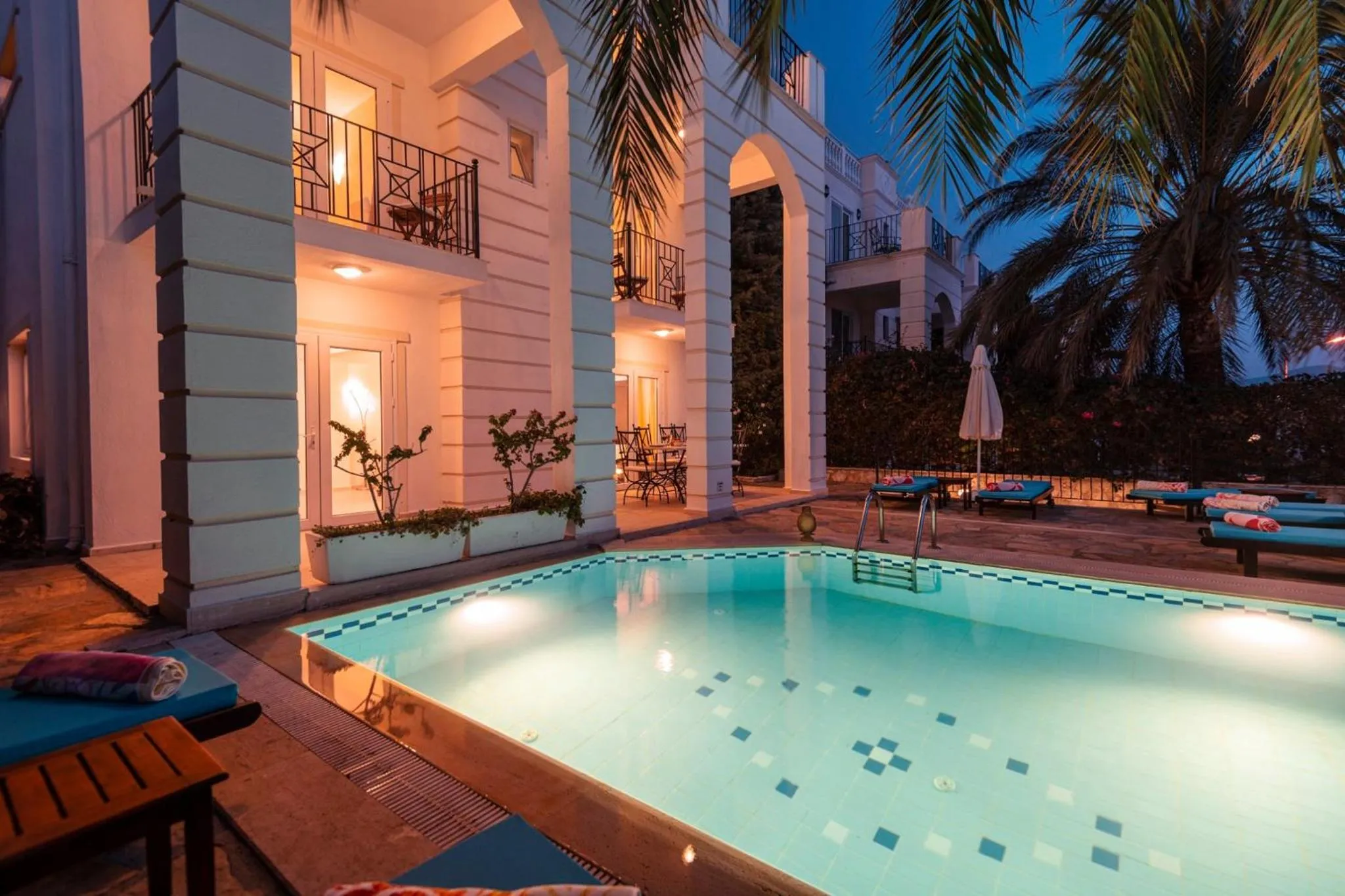 Property building in Villa Esinti