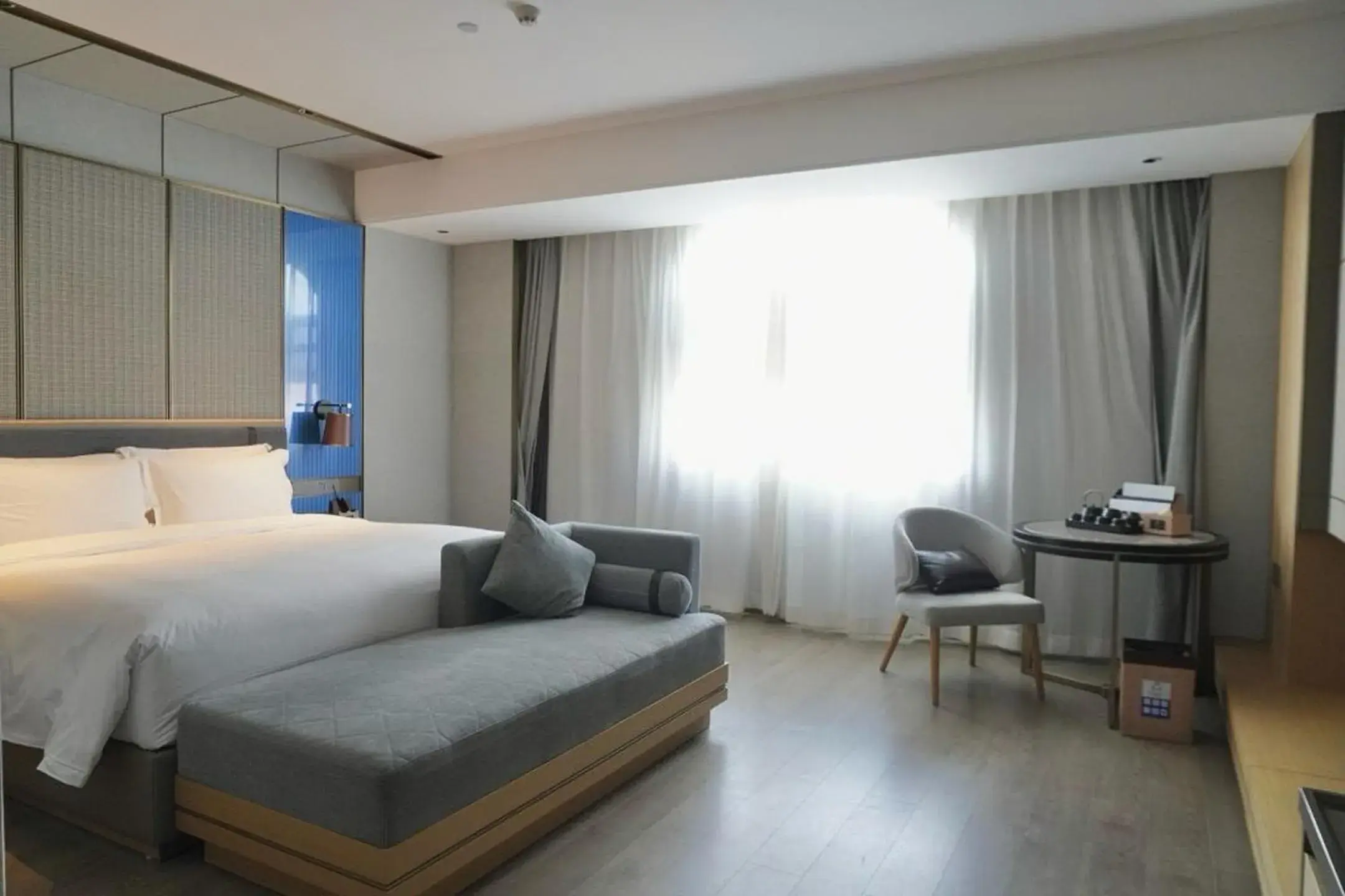Elegant Double Room in LIZ International Hotel Panyu Ginza Shiqiao Metro Station Branch - Free Shuttle Bus to Canton Fair Complex During Canton Fair Period Elegant Double Room in LIZ International Hotel Panyu Ginza Shiqiao Metro Station Branch - Free Shuttle Bus to Canton Fair Complex During Canton Fair Period