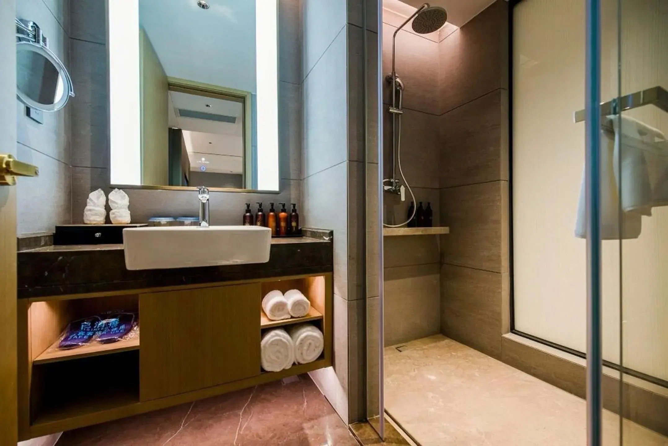 Liz Twin Room in LIZ International Hotel Panyu Ginza Shiqiao Metro Station Branch Liz Twin Room in LIZ International Hotel Panyu Ginza Shiqiao Metro Station Branch