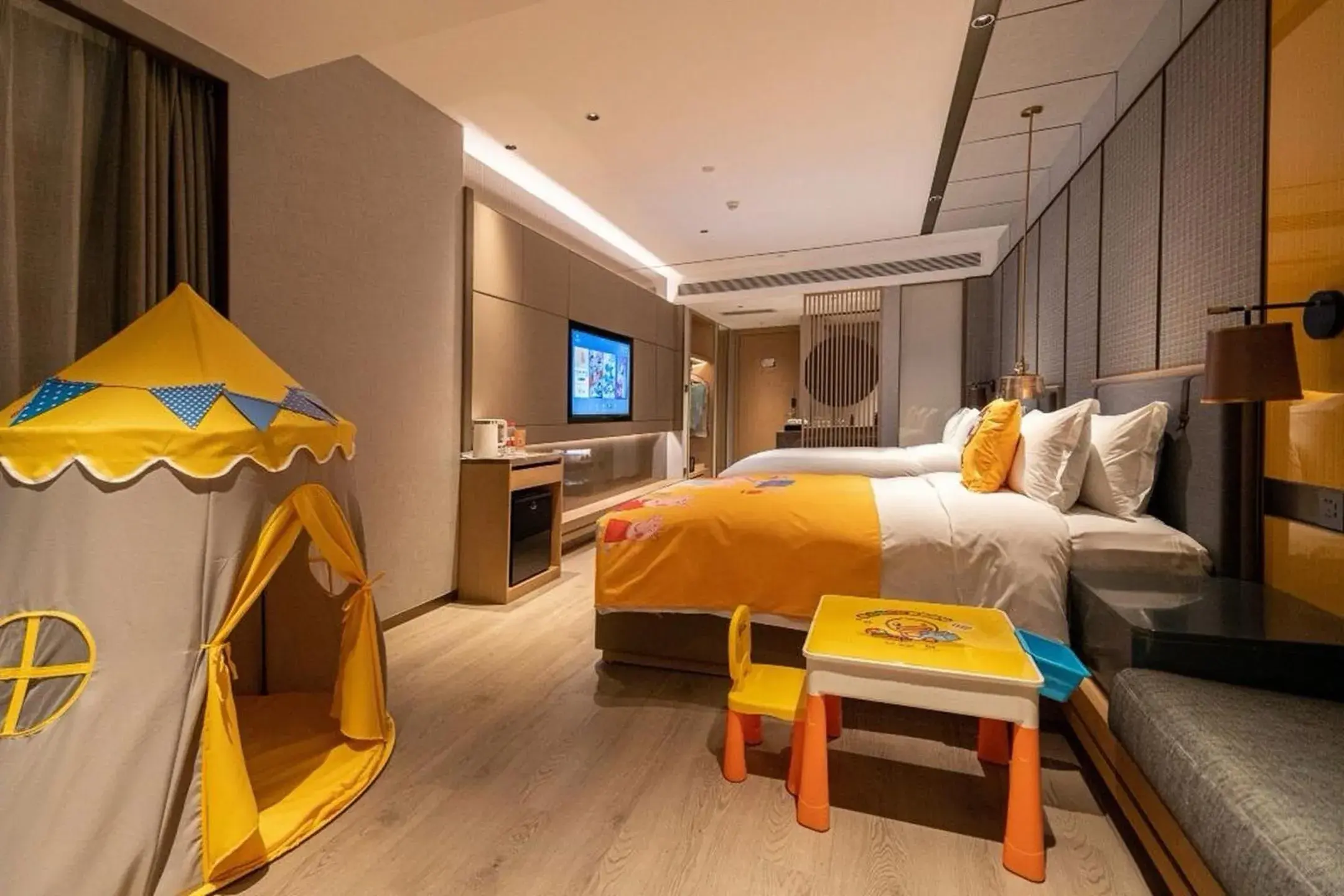 Liz Family Room in LIZ International Hotel Panyu Ginza Shiqiao Metro Station Branch - Free Shuttle Bus to Canton Fair Complex During Canton Fair Period Liz Family Room in LIZ International Hotel Panyu Ginza Shiqiao Metro Station Branch - Free Shuttle Bus to Canton Fair Complex During Canton Fair Period