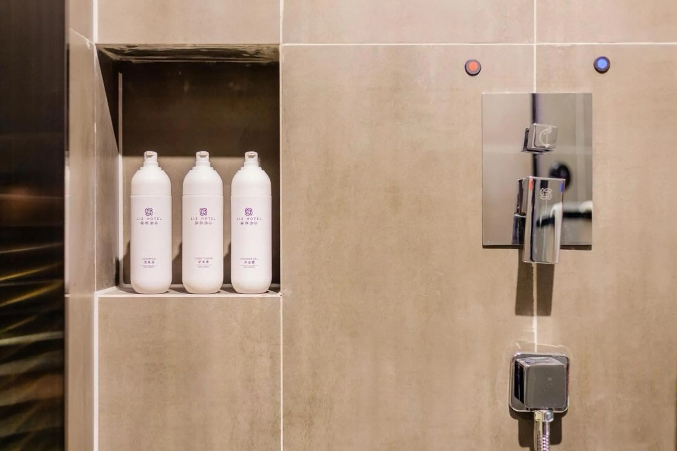 Shower in LIZ International Hotel Guangzhou Olympic Sports Center