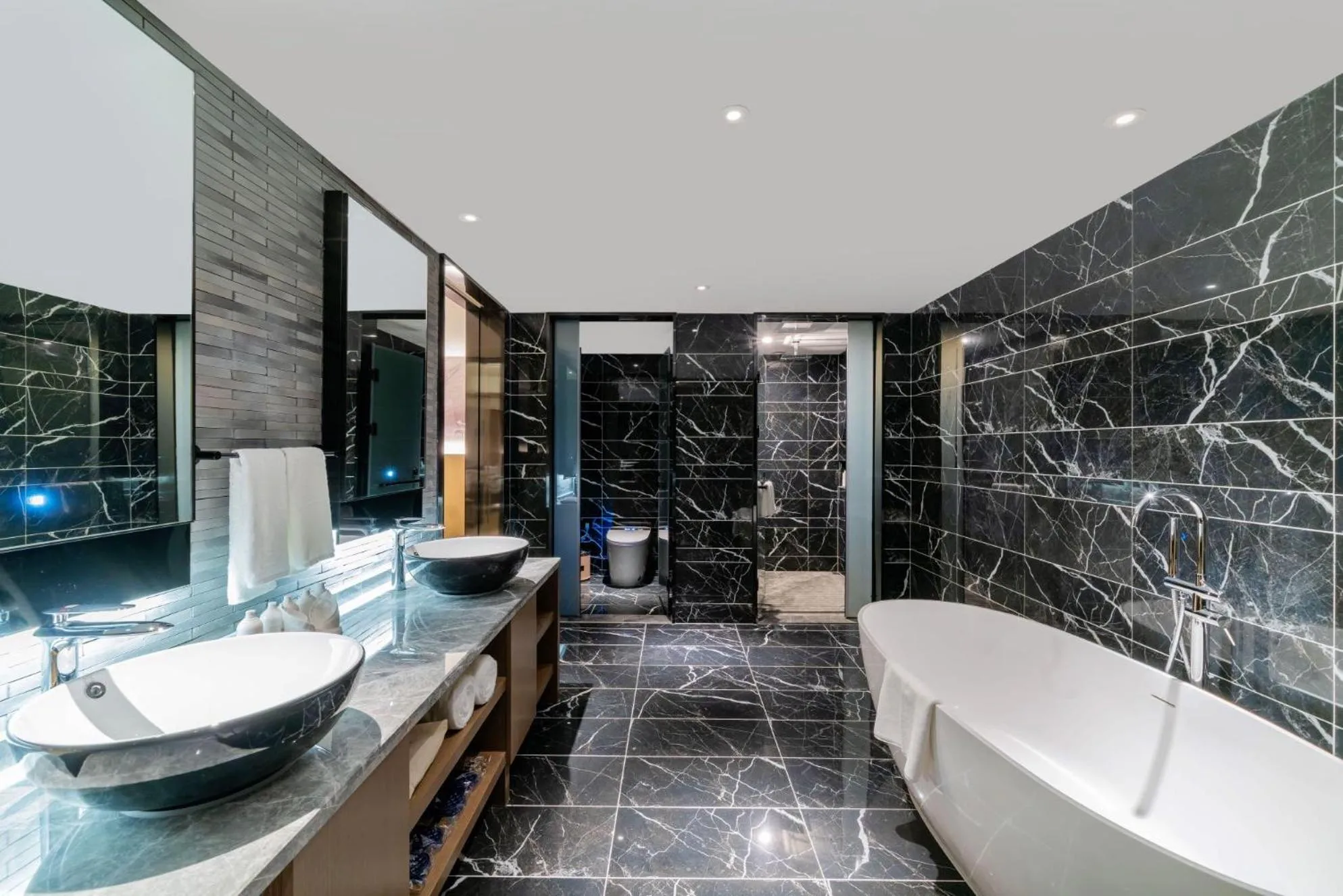 Shower in LIZ International Hotel Guangzhou Olympic Sports Center