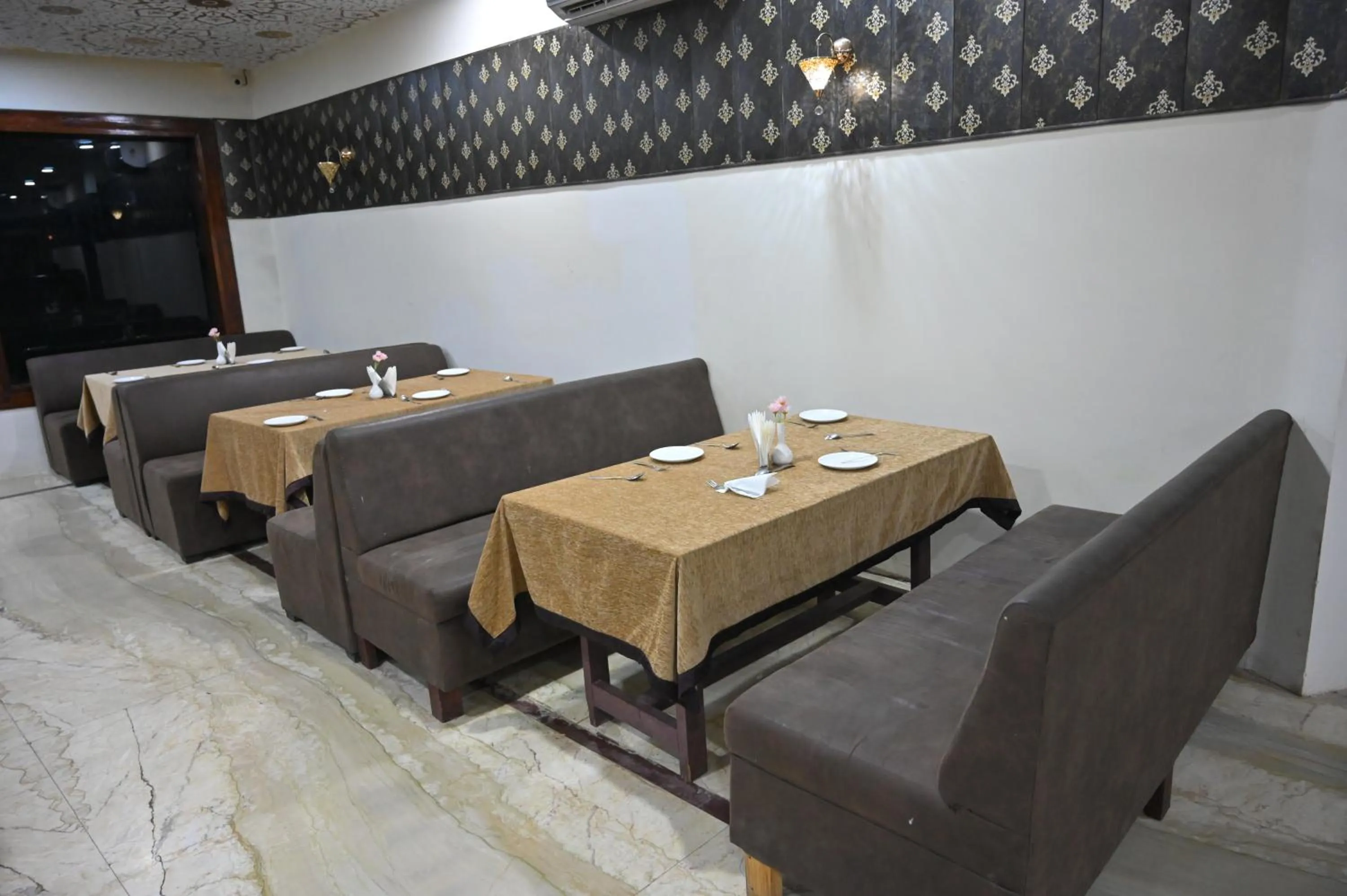 Restaurant/places to eat in Orchha Club and Resort - OCR