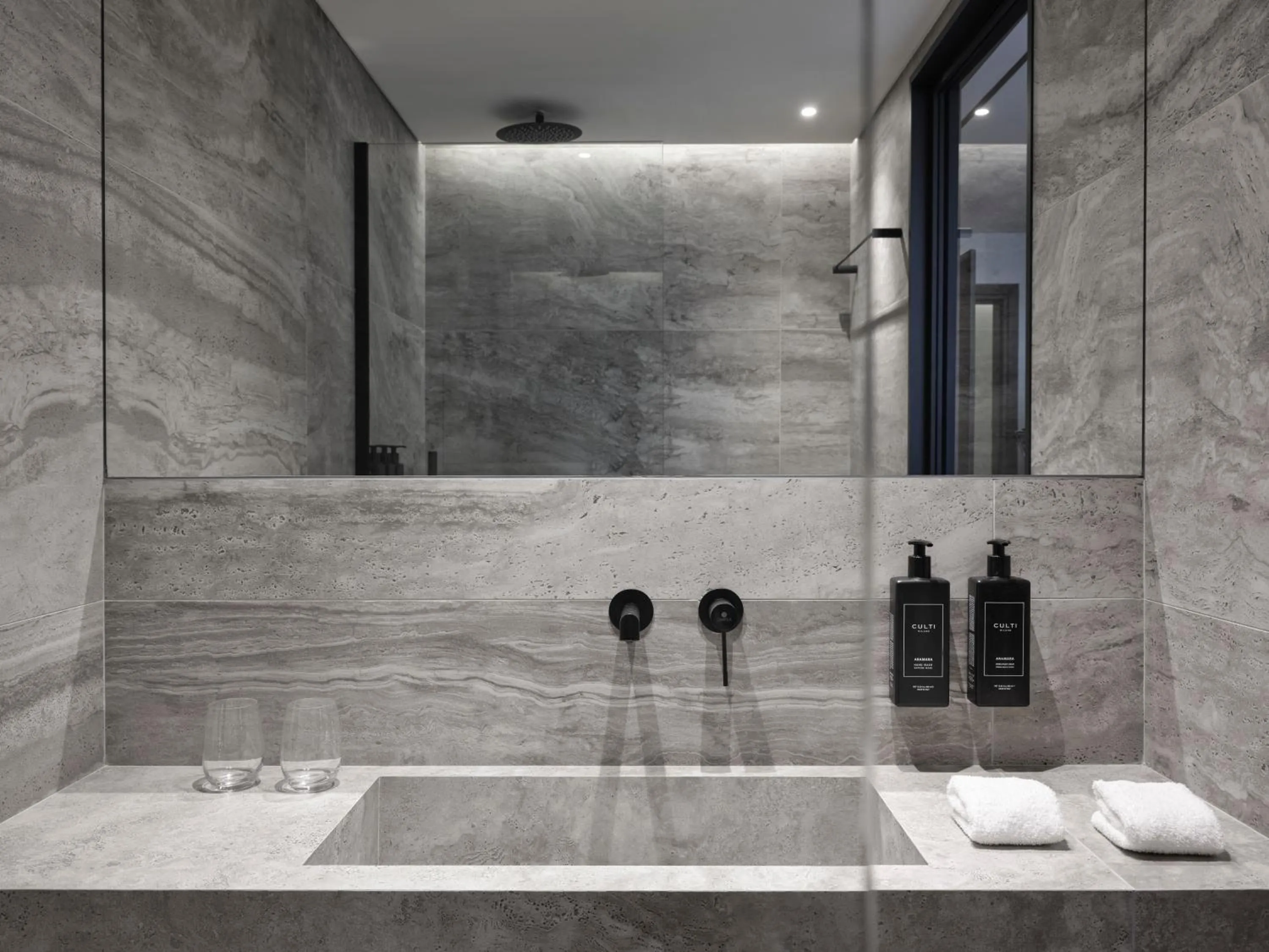 Bathroom in Nur Edge Aparthotel - Acropolis Skyline