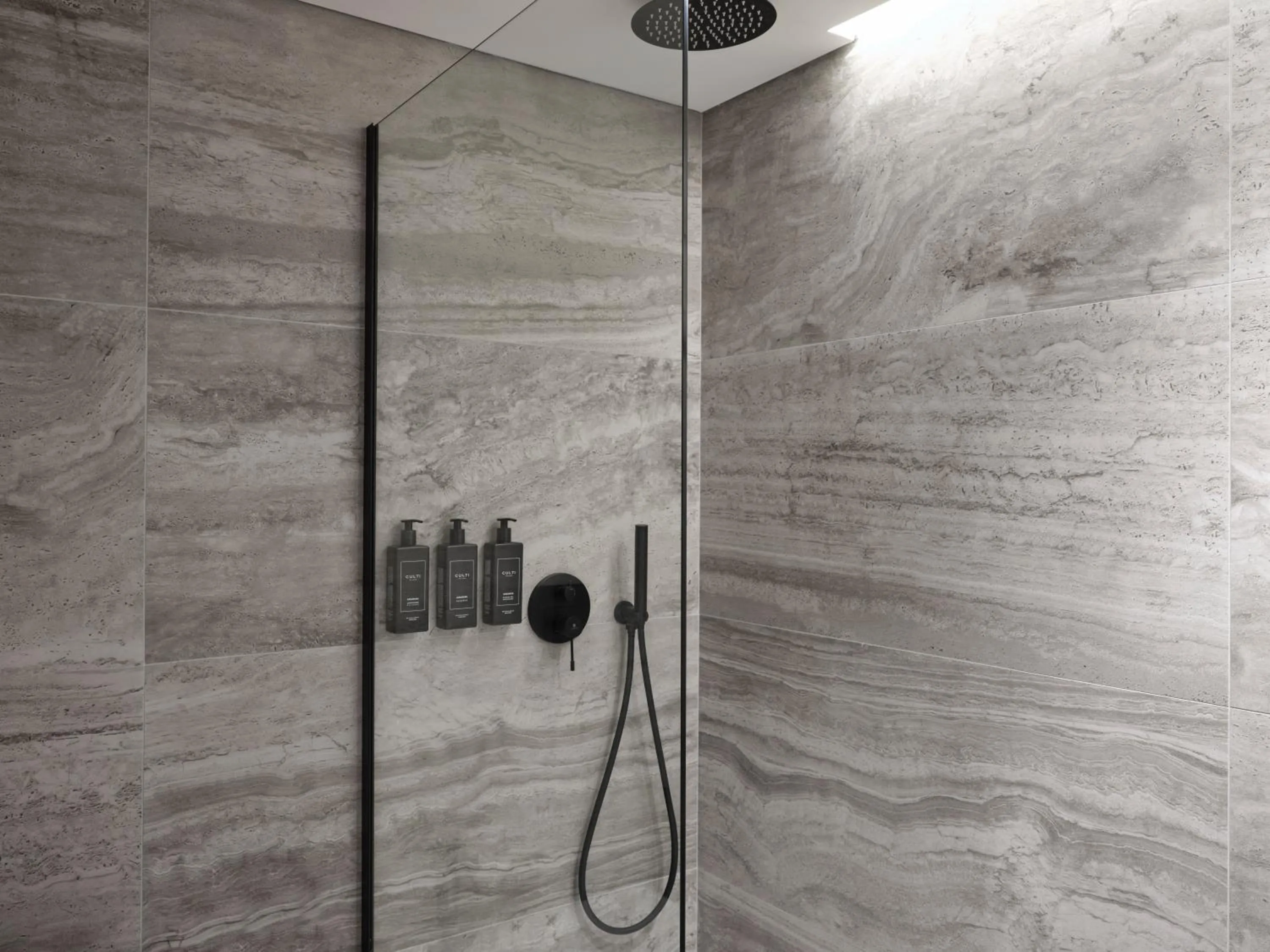 Shower in Nur Edge Aparthotel - Acropolis Skyline