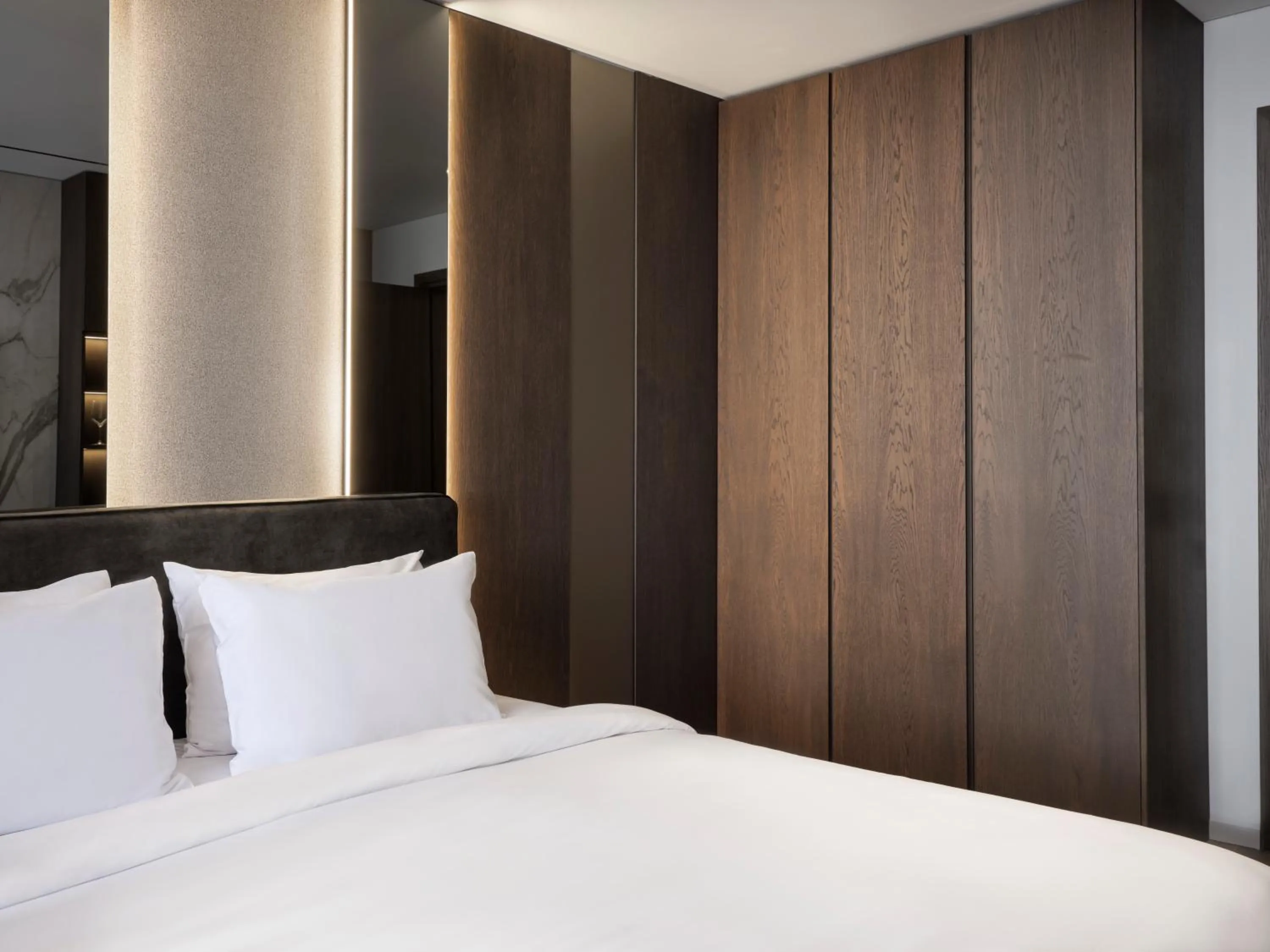 Bedroom, Bed in Nur Edge Aparthotel - Acropolis Skyline