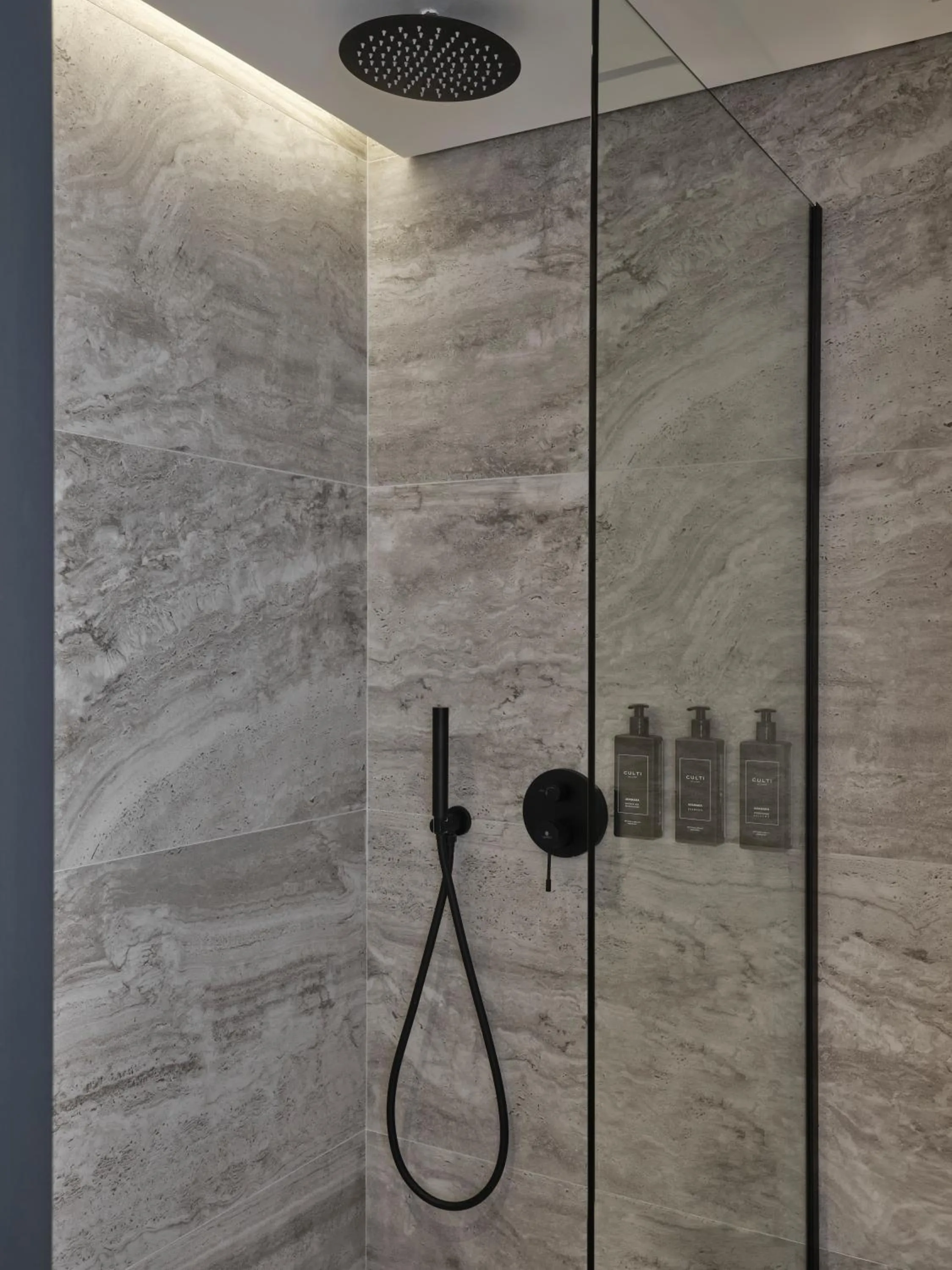 Shower in Nur Edge Aparthotel - Acropolis Skyline