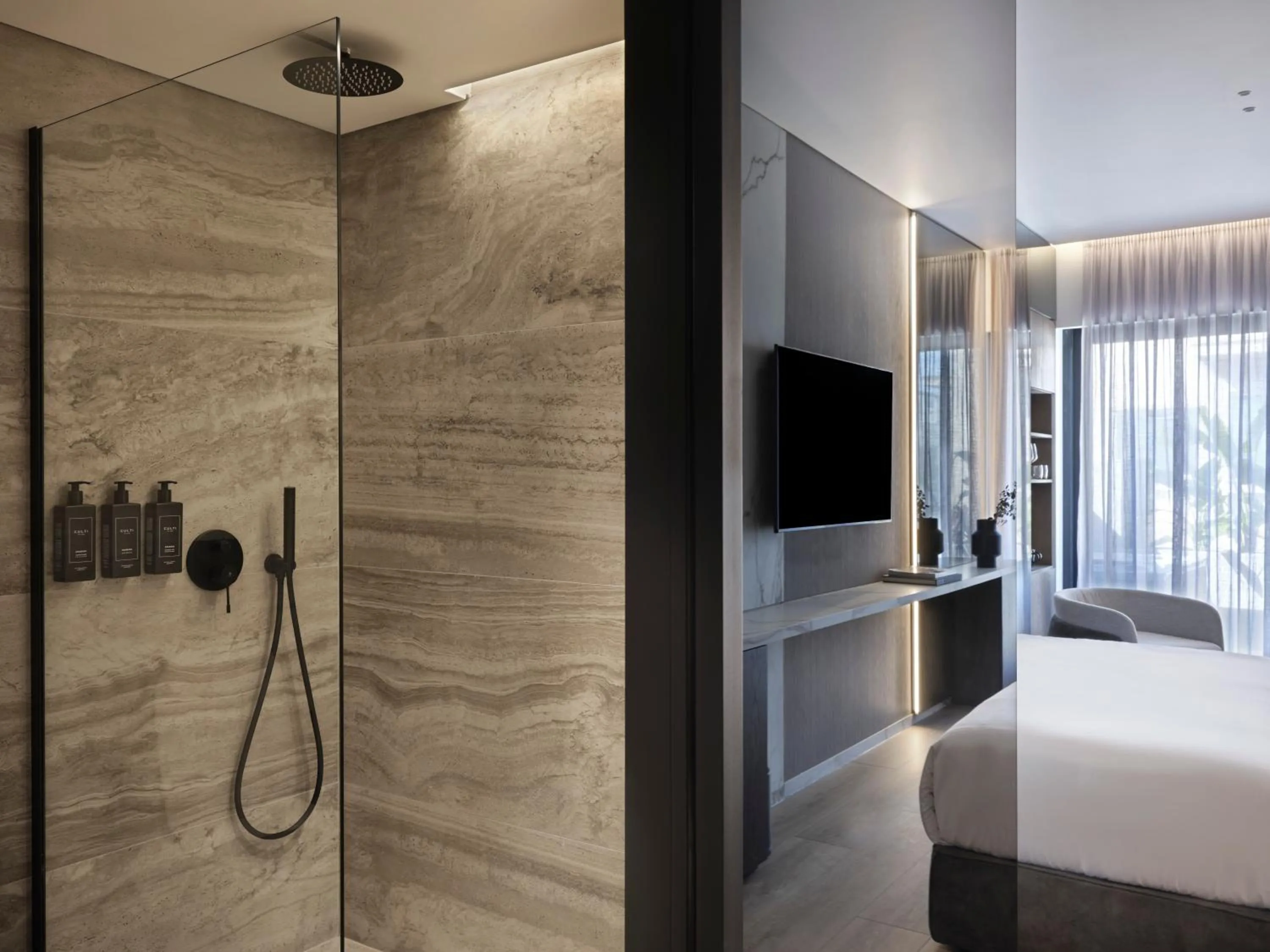 Shower, Bed in Nur Edge Aparthotel - Acropolis Skyline