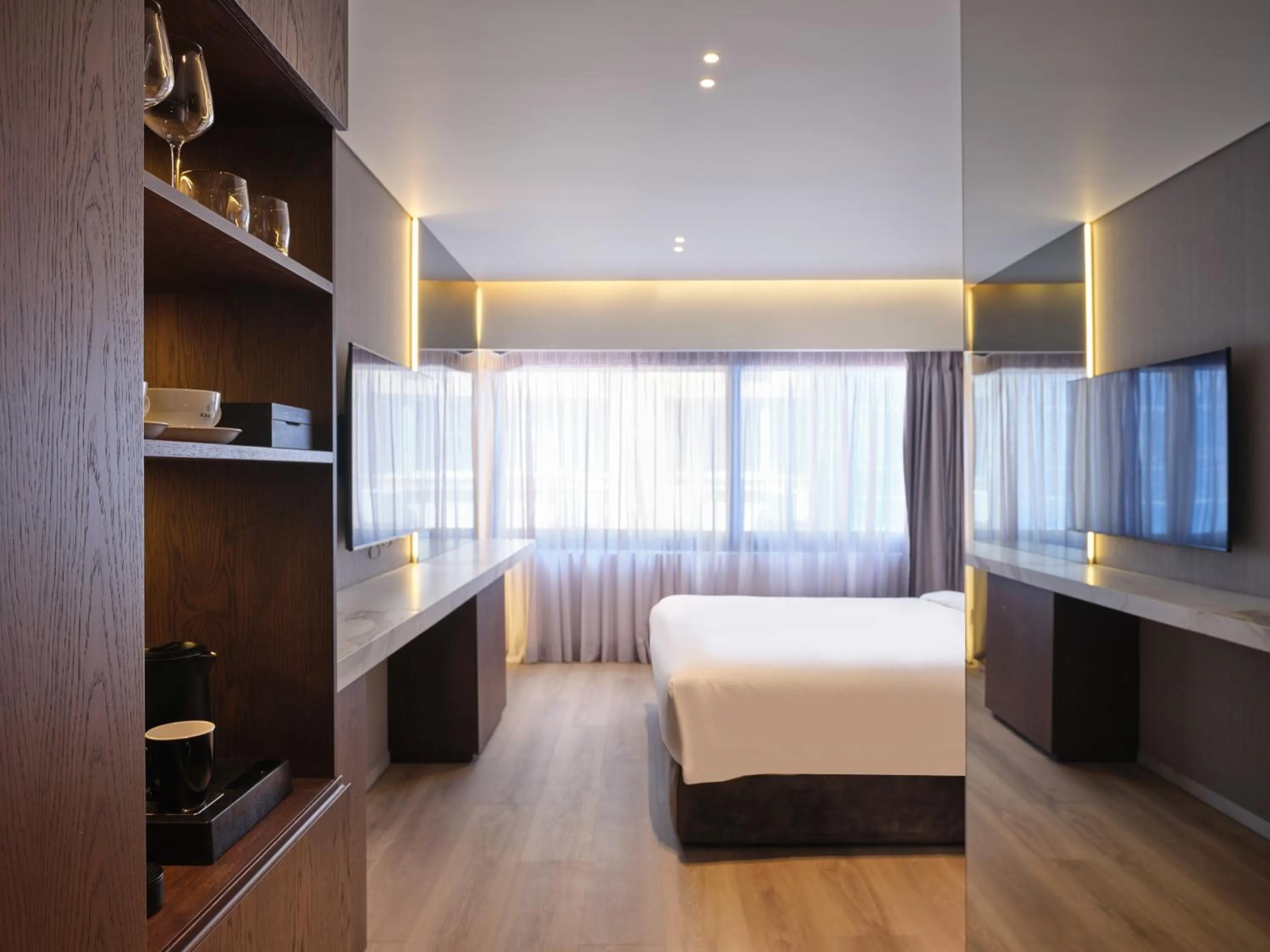Bedroom, Bed in Nur Edge Aparthotel - Acropolis Skyline