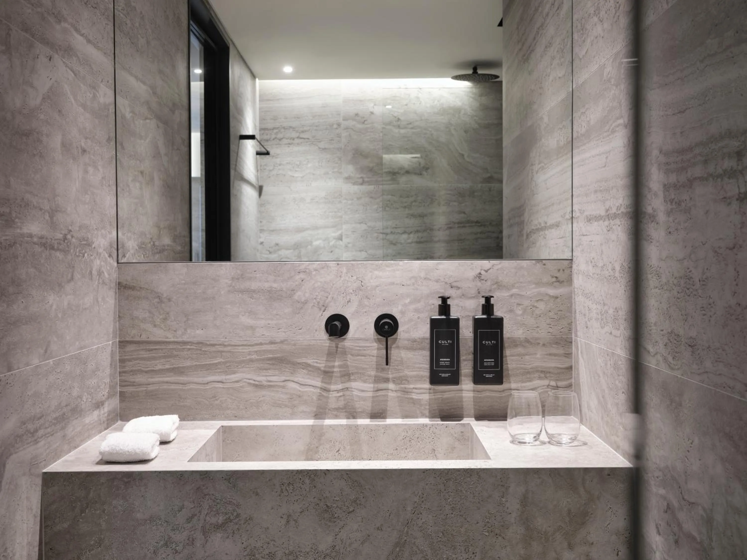 Bathroom in Nur Edge Aparthotel - Acropolis Skyline