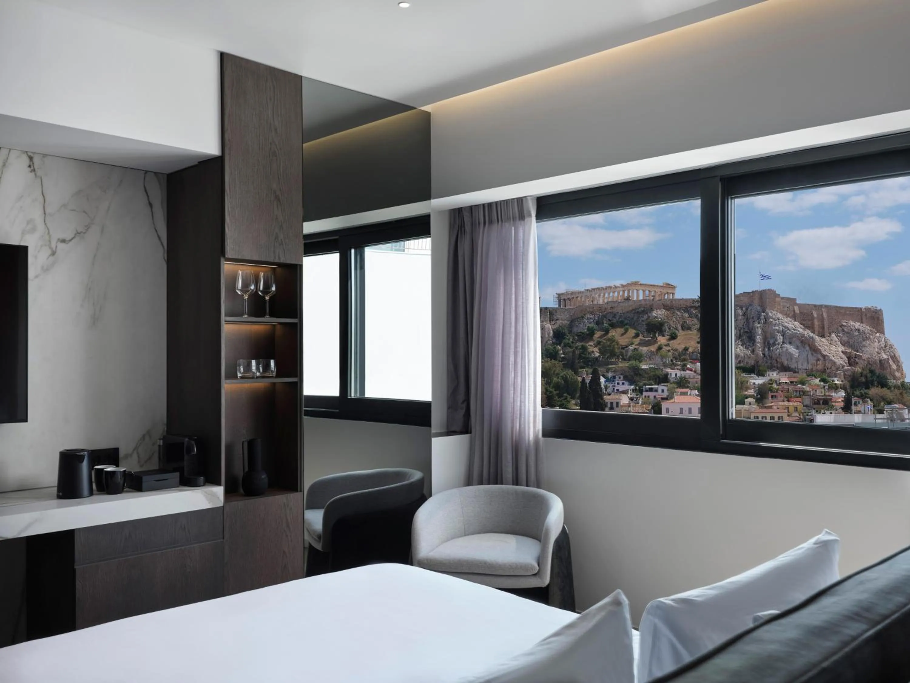 Bed in Nur Edge Aparthotel - Acropolis Skyline
