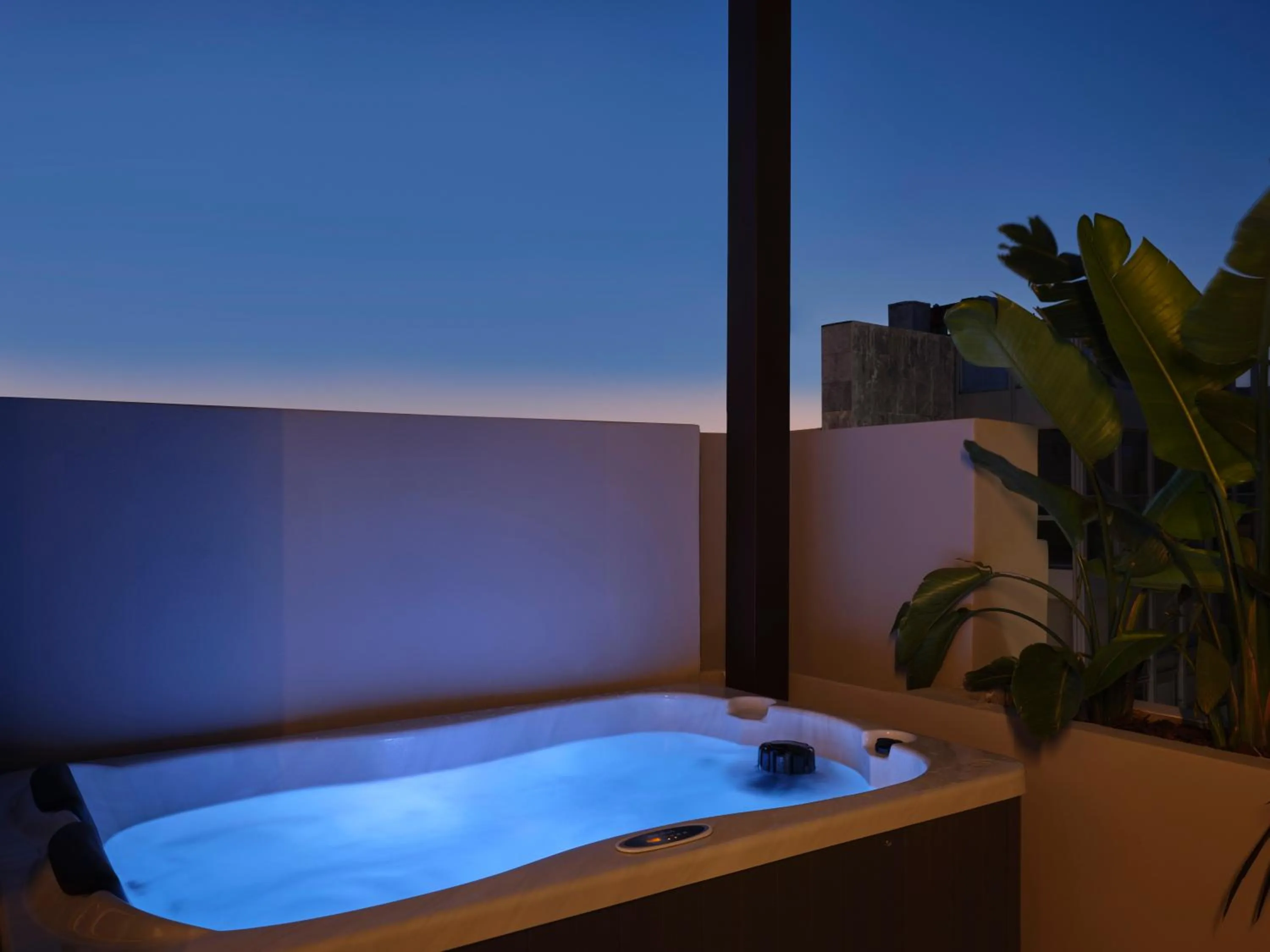 Hot Tub in Nur Edge Aparthotel - Acropolis Skyline