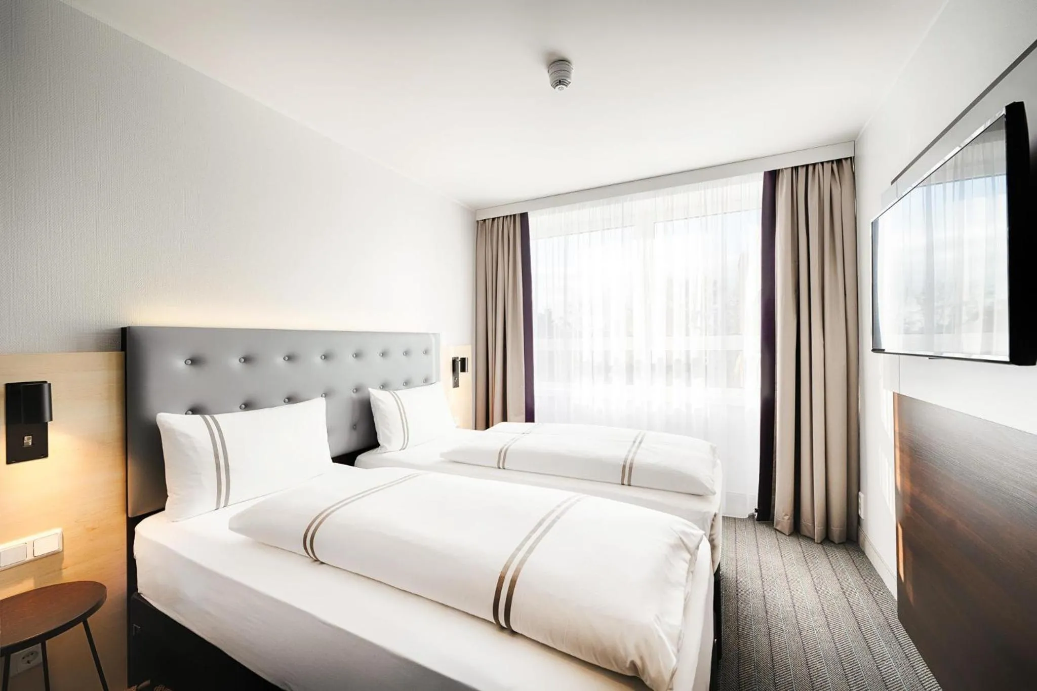 Bedroom, Bed in Premier Inn Koeln City Centre