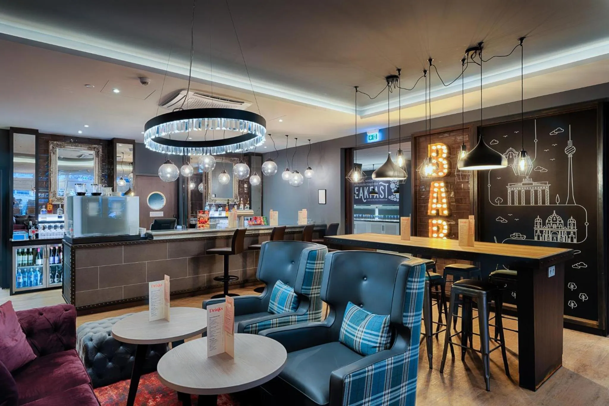 Lounge or bar in Premier Inn Koeln City Centre