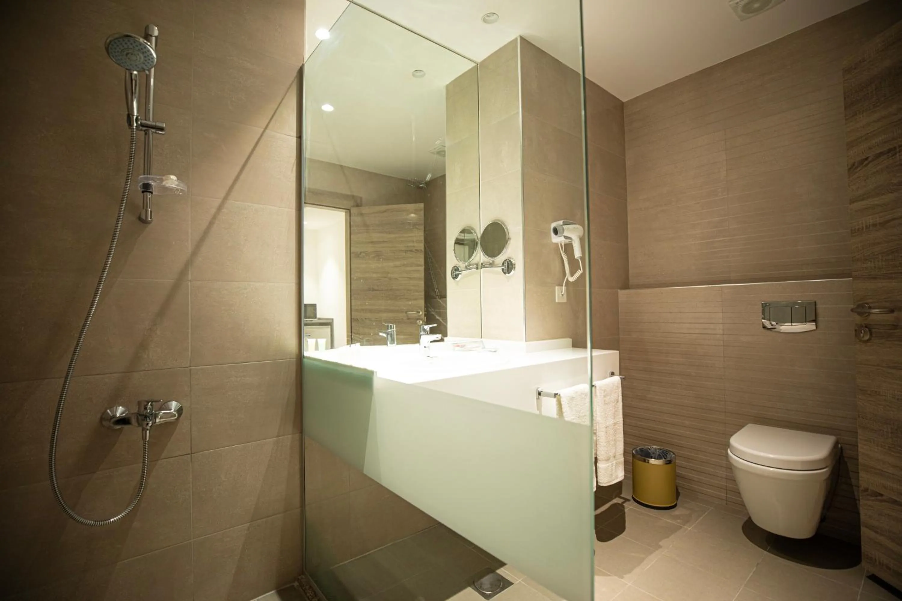 Shower in Golden Tulip Amman