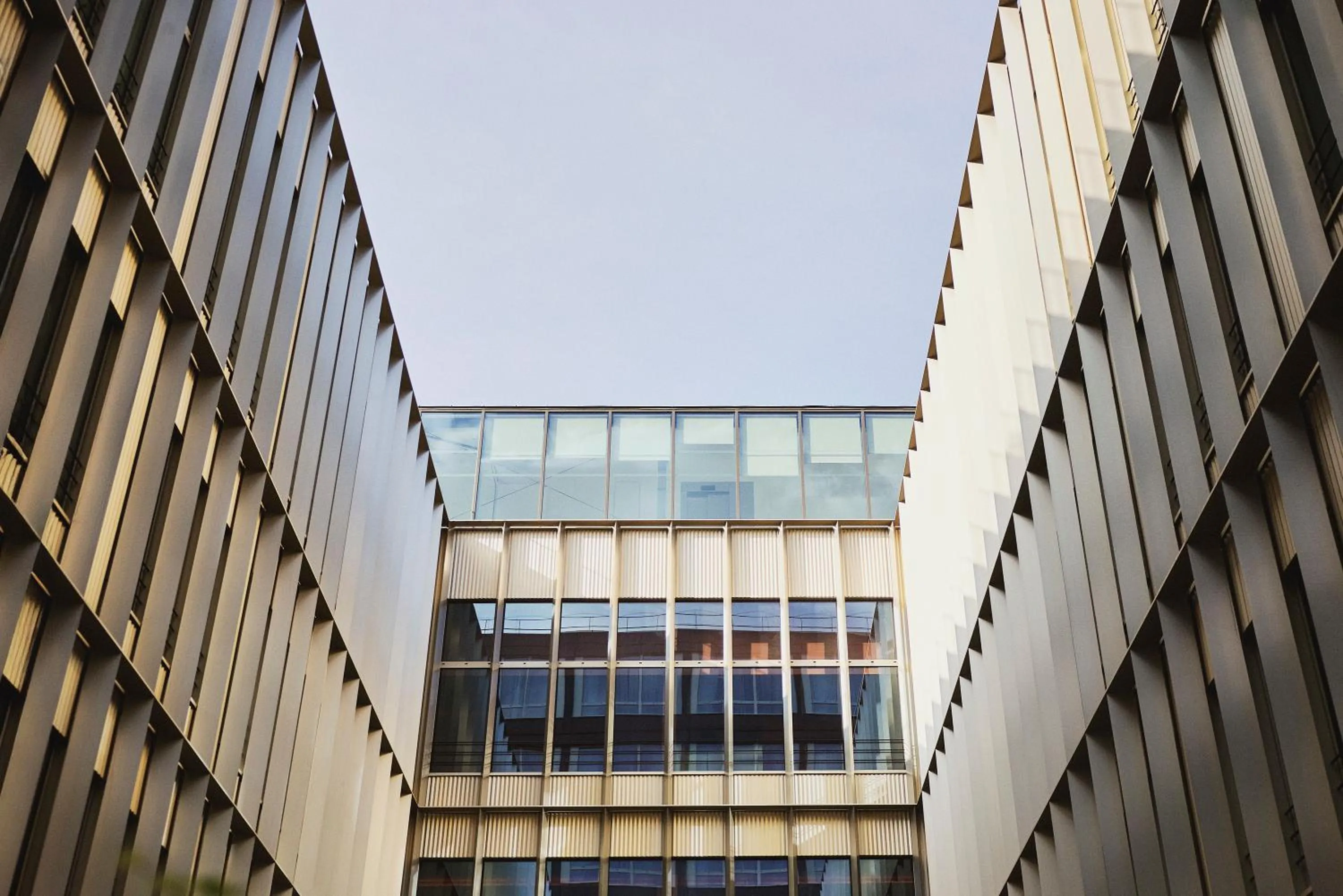 Property building in lyf Gambetta Paris