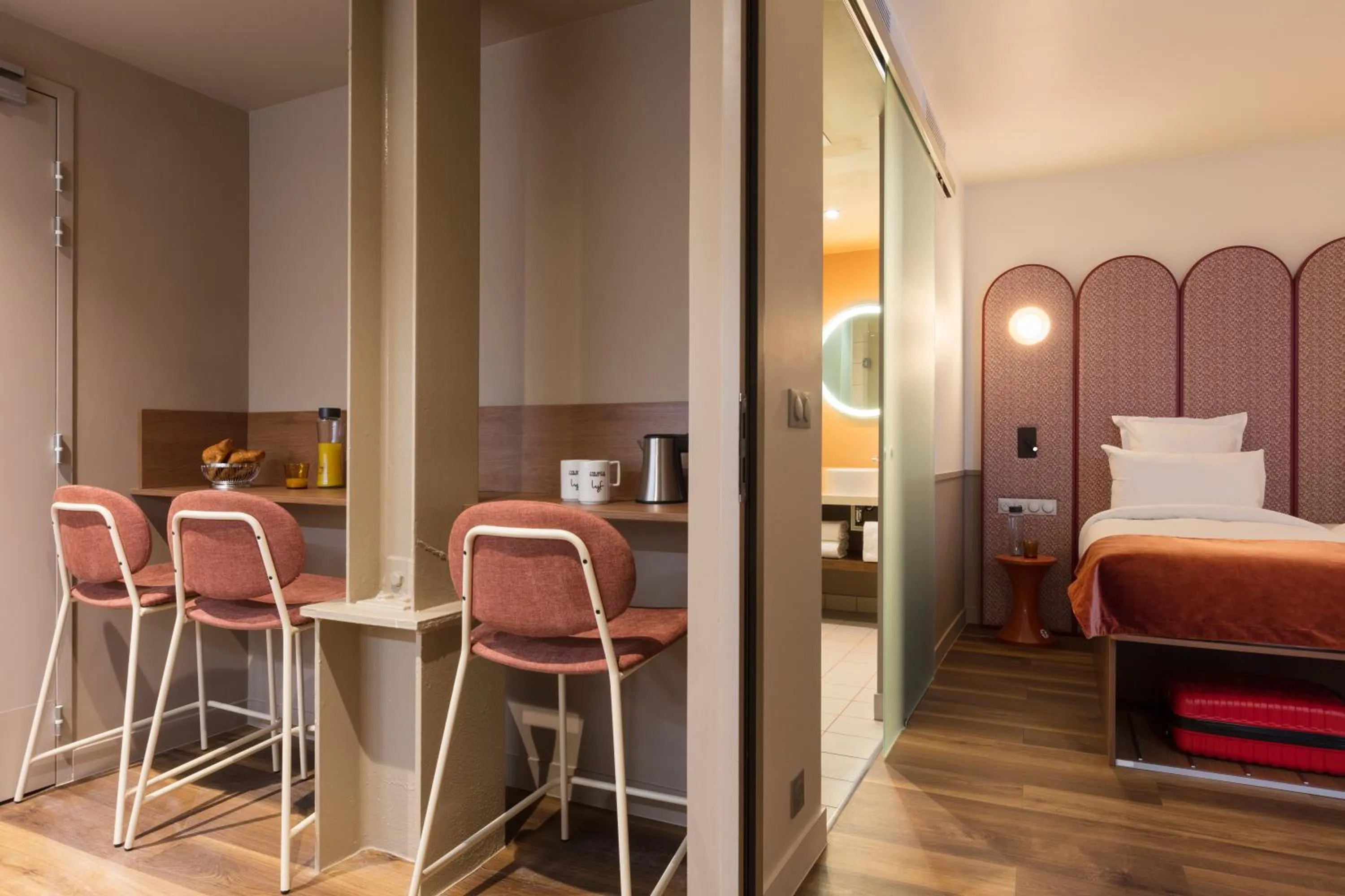 Living room, Bed in lyf Gambetta Paris