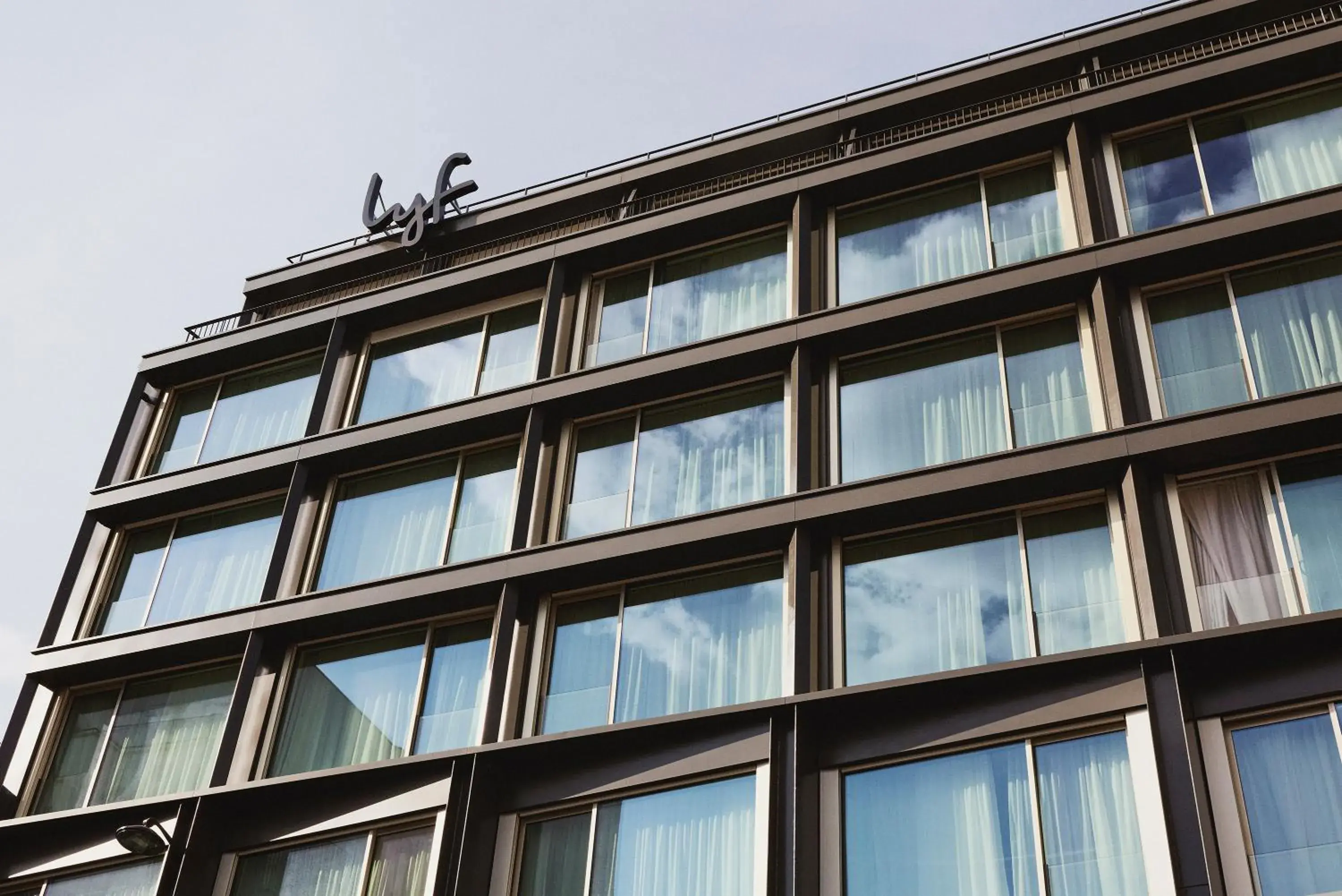 Property building in lyf Gambetta Paris Property building in lyf Gambetta Paris