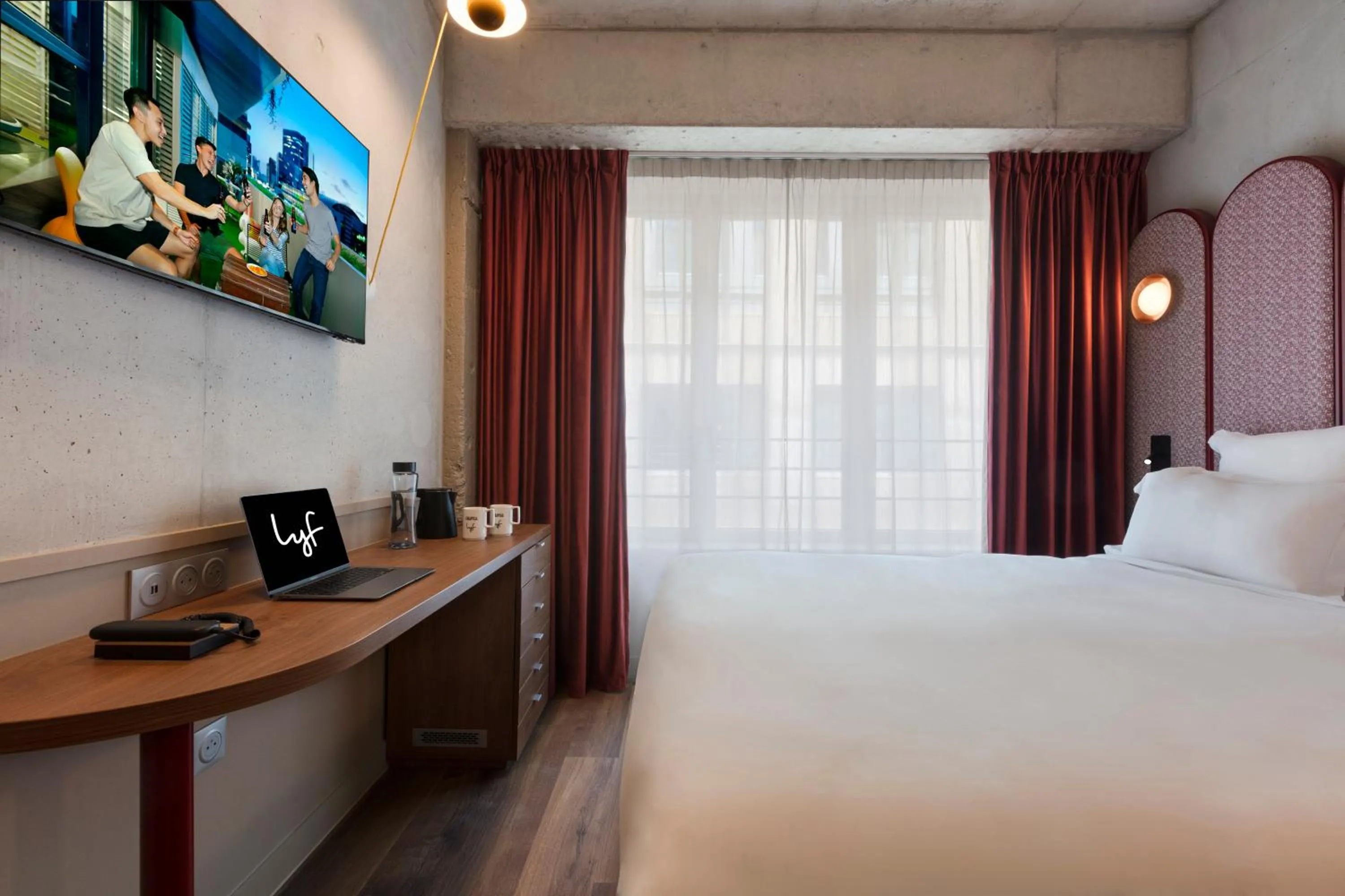 Bed in lyf Gambetta Paris