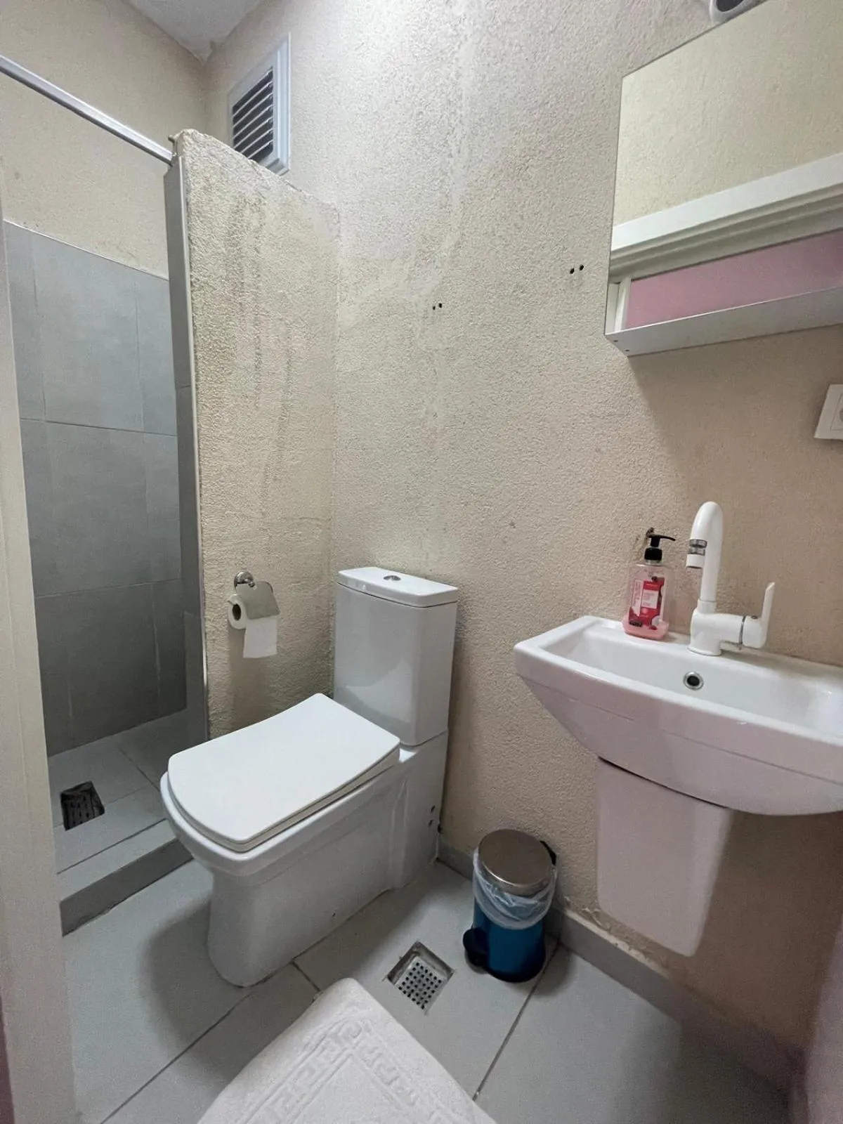 Toilet in Avio Hotel