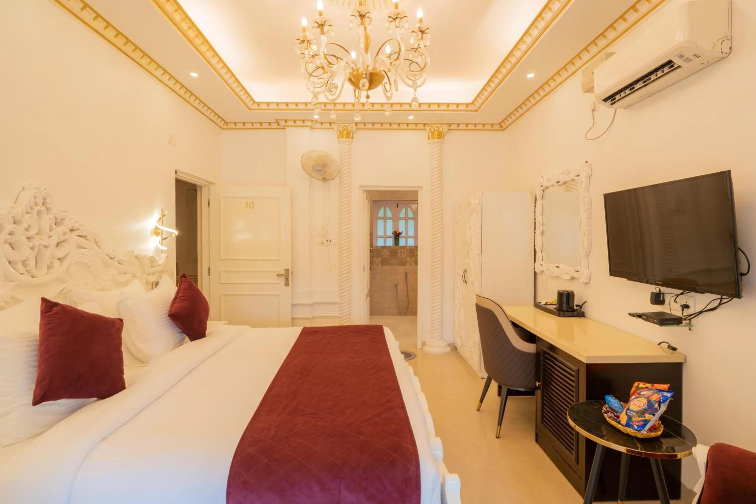 TV and multimedia, Bed in Emperor Ozran by Alaya Stays