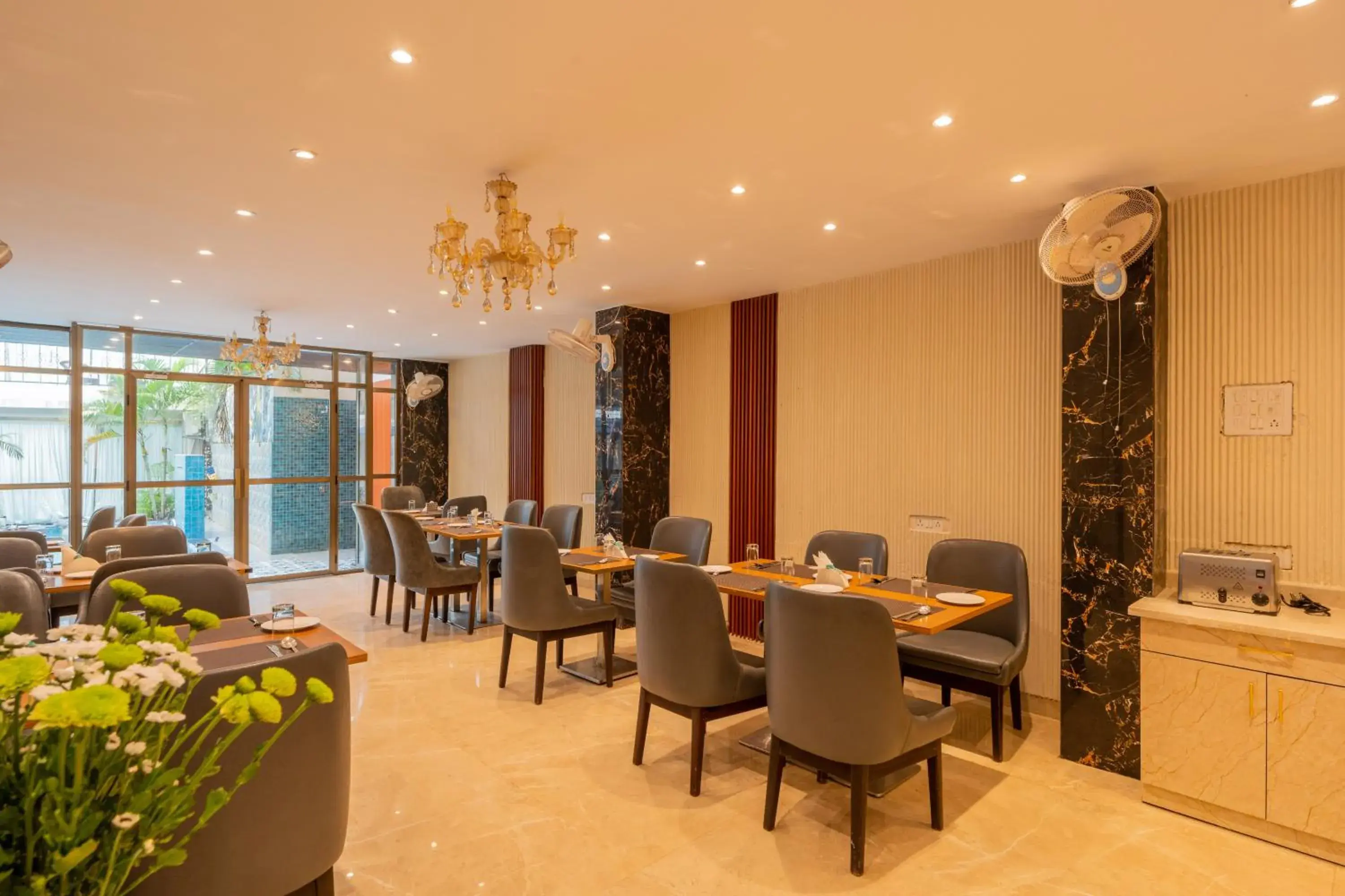 Restaurant/places to eat in Emperor Ozran by Alaya Stays Restaurant/places to eat in Emperor Ozran by Alaya Stays