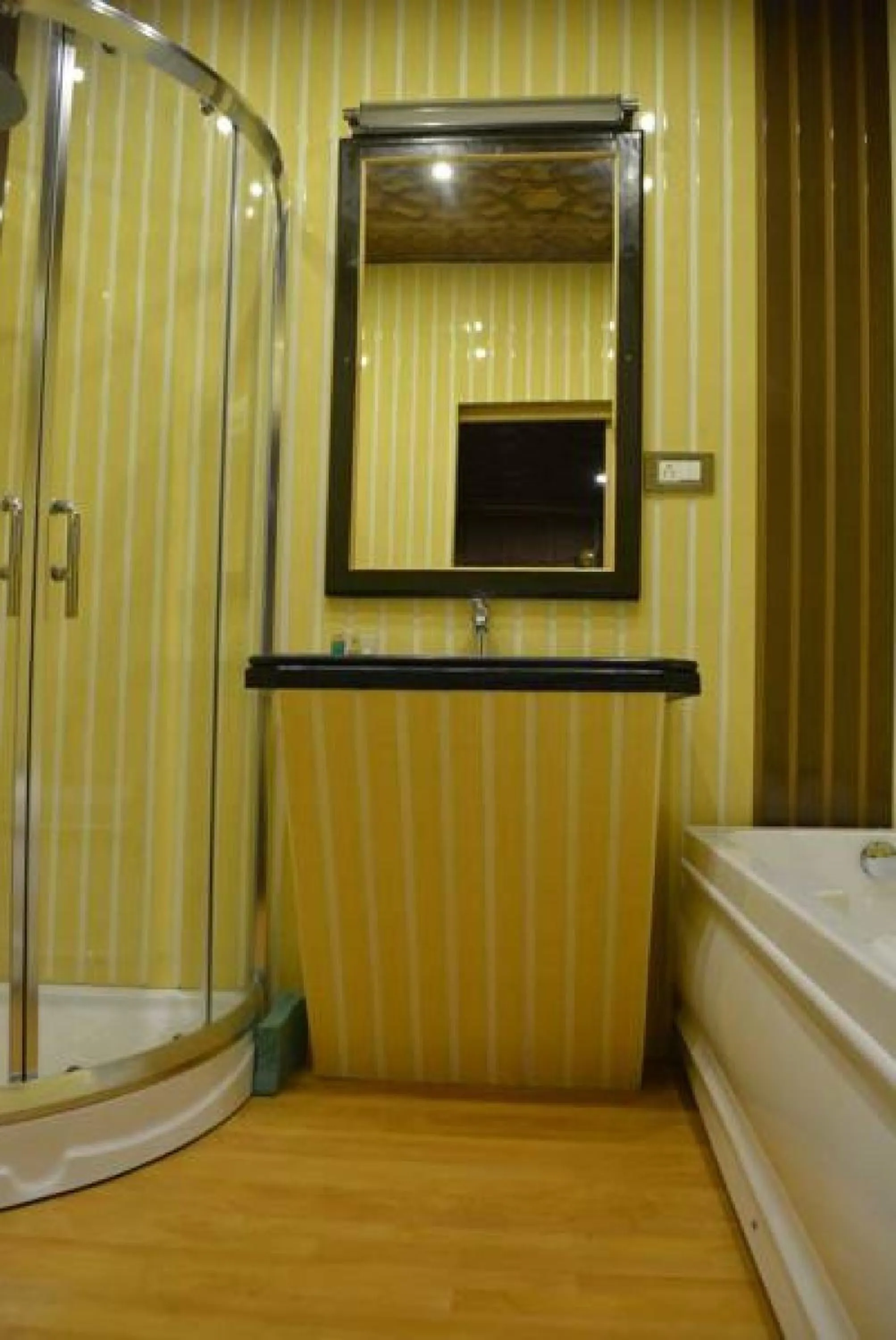 Bathroom in New York Houseboat
